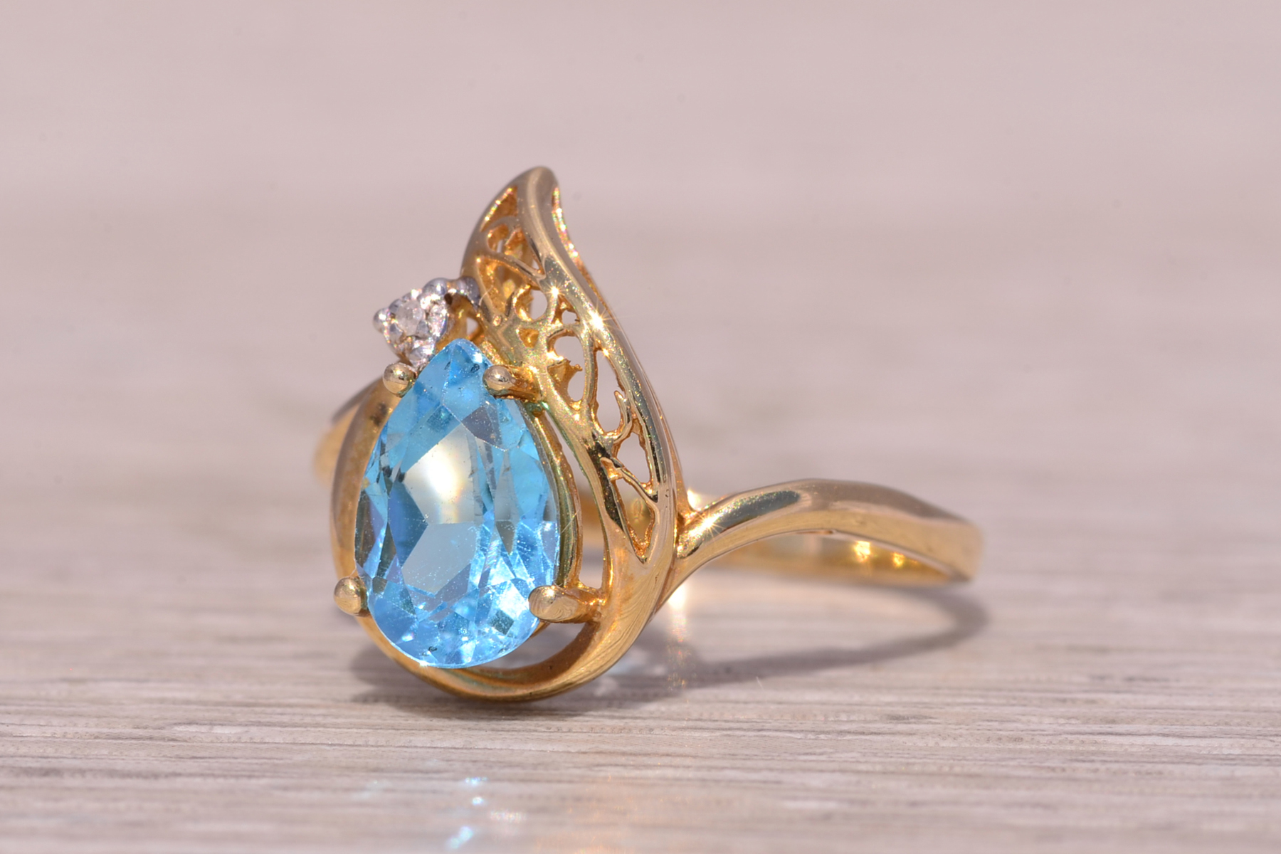 The Blue Flame: Vivid Swiss Blue Topaz and Natural Diamond Ring in Yellow Gold - Image 3