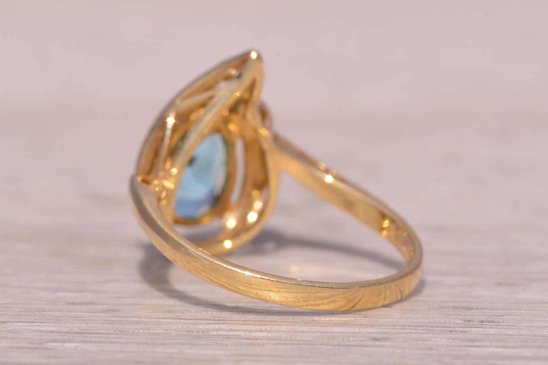 The Blue Flame: Vivid Swiss Blue Topaz and Natural Diamond Ring in Yellow Gold - Image 4