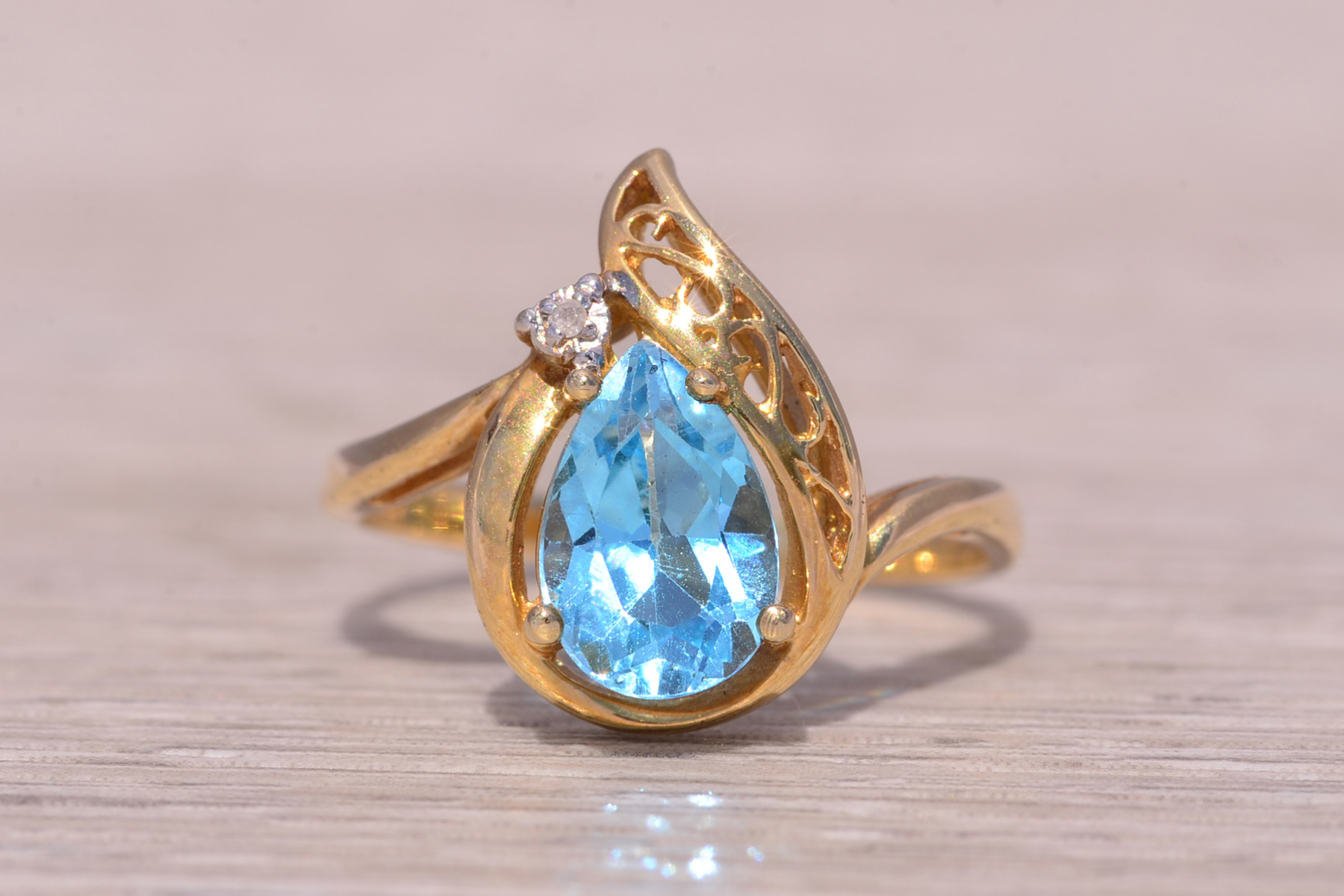 The Blue Flame: Vivid Swiss Blue Topaz and Natural Diamond Ring in Yellow Gold - Image 7
