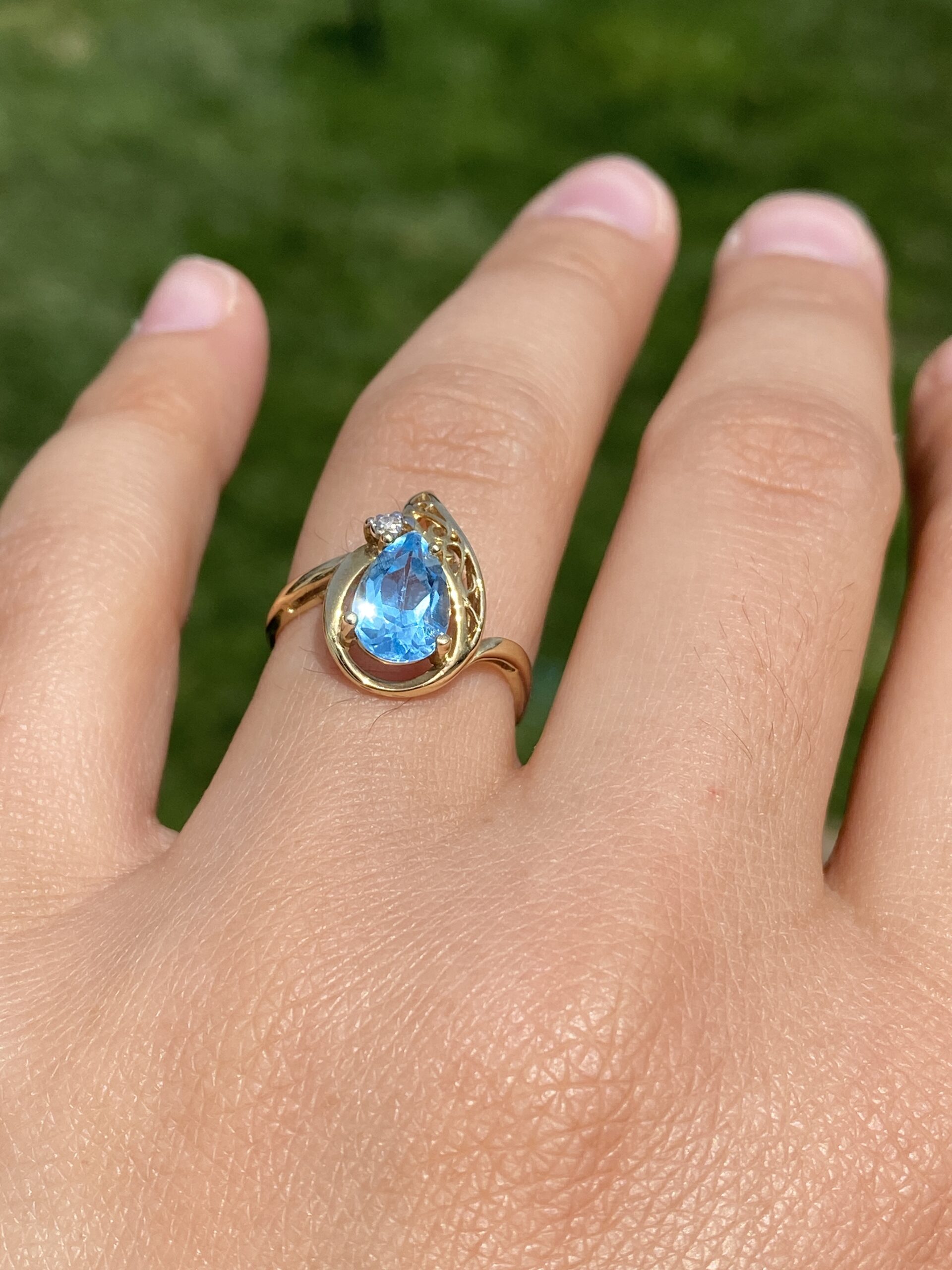 The Blue Flame: Vivid Swiss Blue Topaz and Natural Diamond Ring in Yellow Gold - Image 10