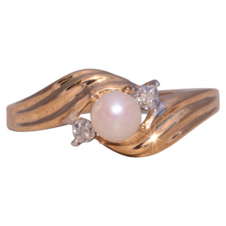 The Serenade: Cultured Pearl and Natural Diamond Ring in Yellow Gold