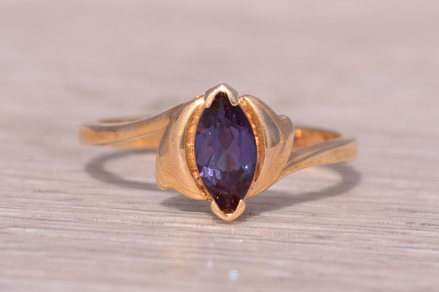 The Alexandrite Enchantment: Lab-Grown Alexandrite Ring in Yellow Gold - Image 2