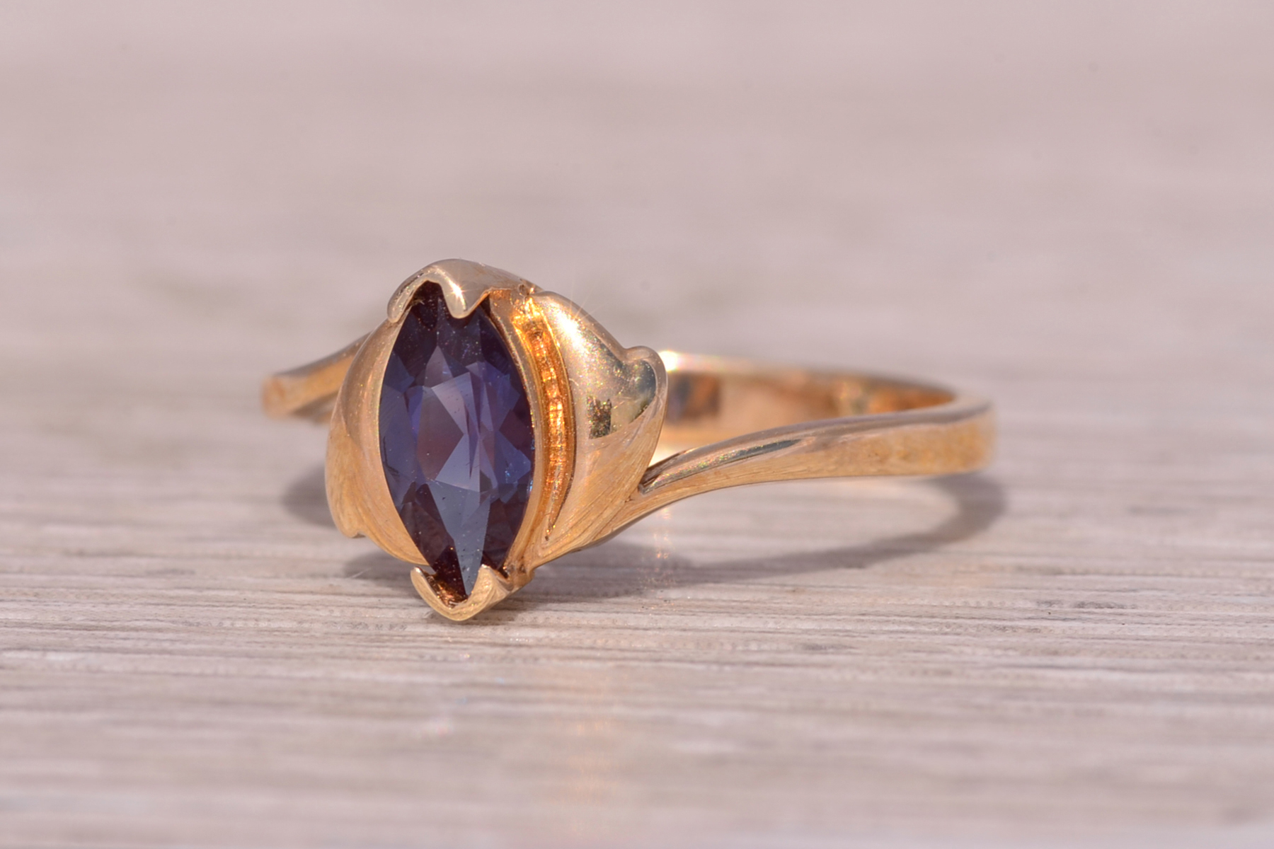 The Alexandrite Enchantment: Lab-Grown Alexandrite Ring in Yellow Gold - Image 3