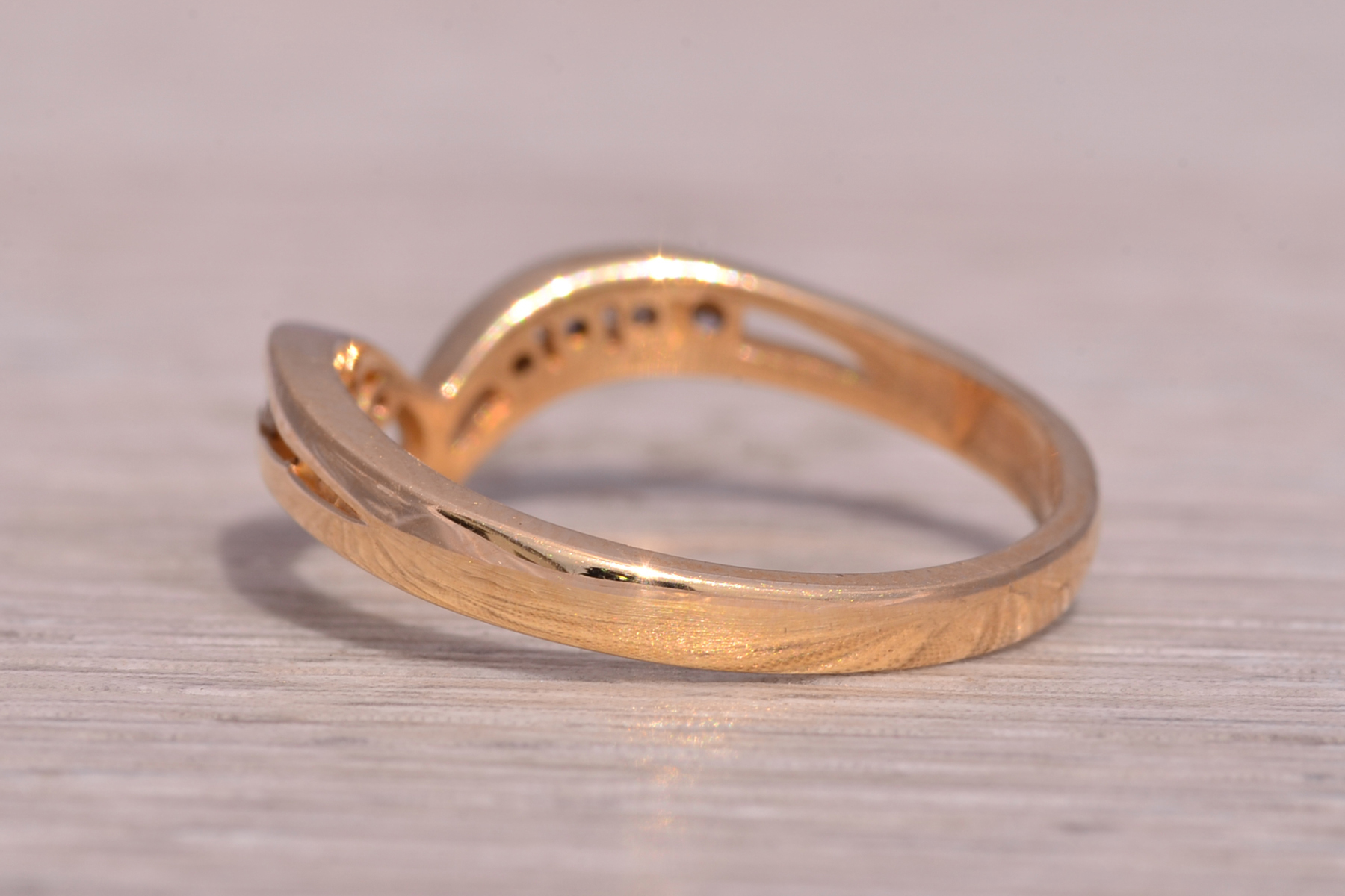 The Elegant Contour: Natural Diamond Ring in Yellow Gold - Image 4