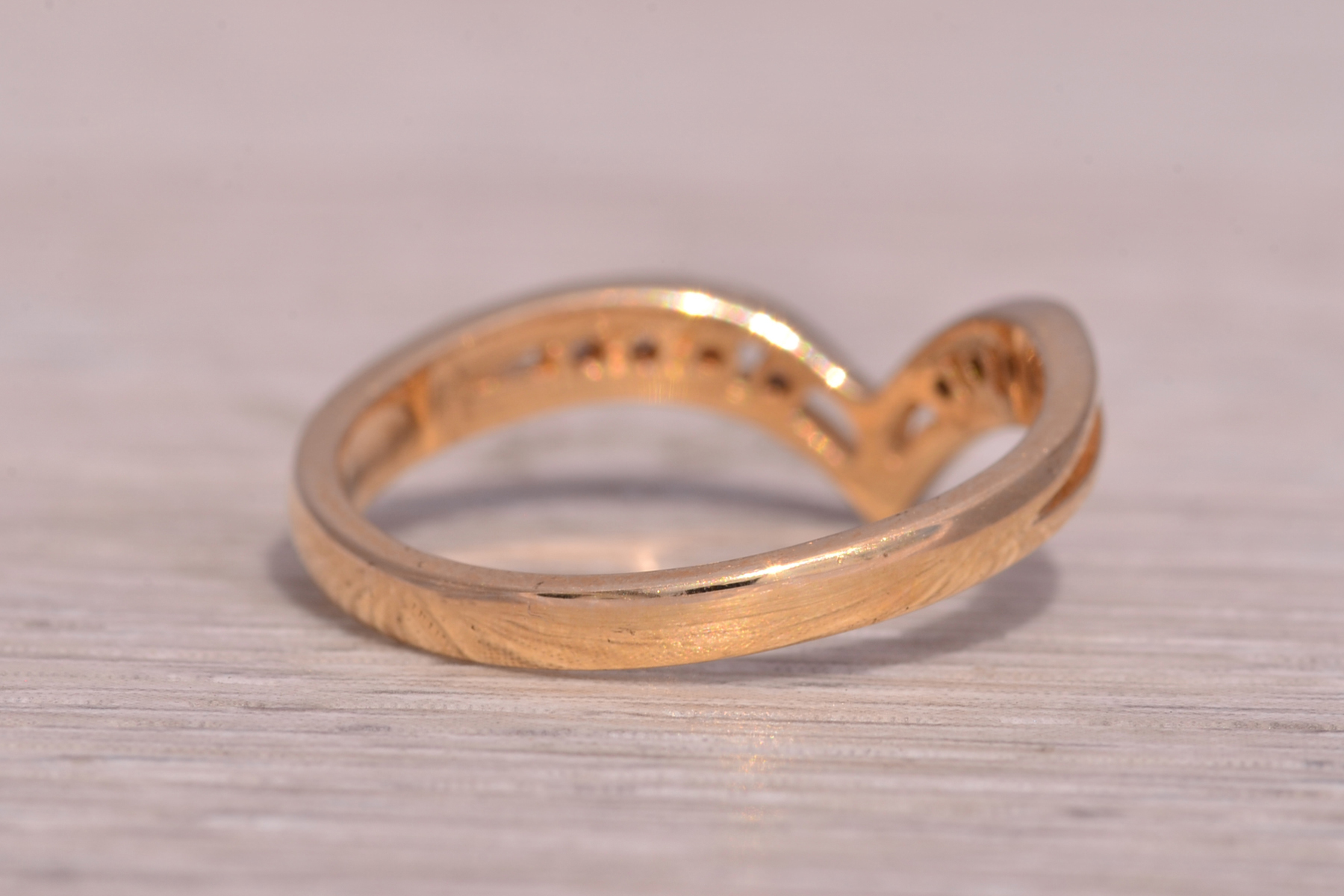 The Elegant Contour: Natural Diamond Ring in Yellow Gold - Image 5
