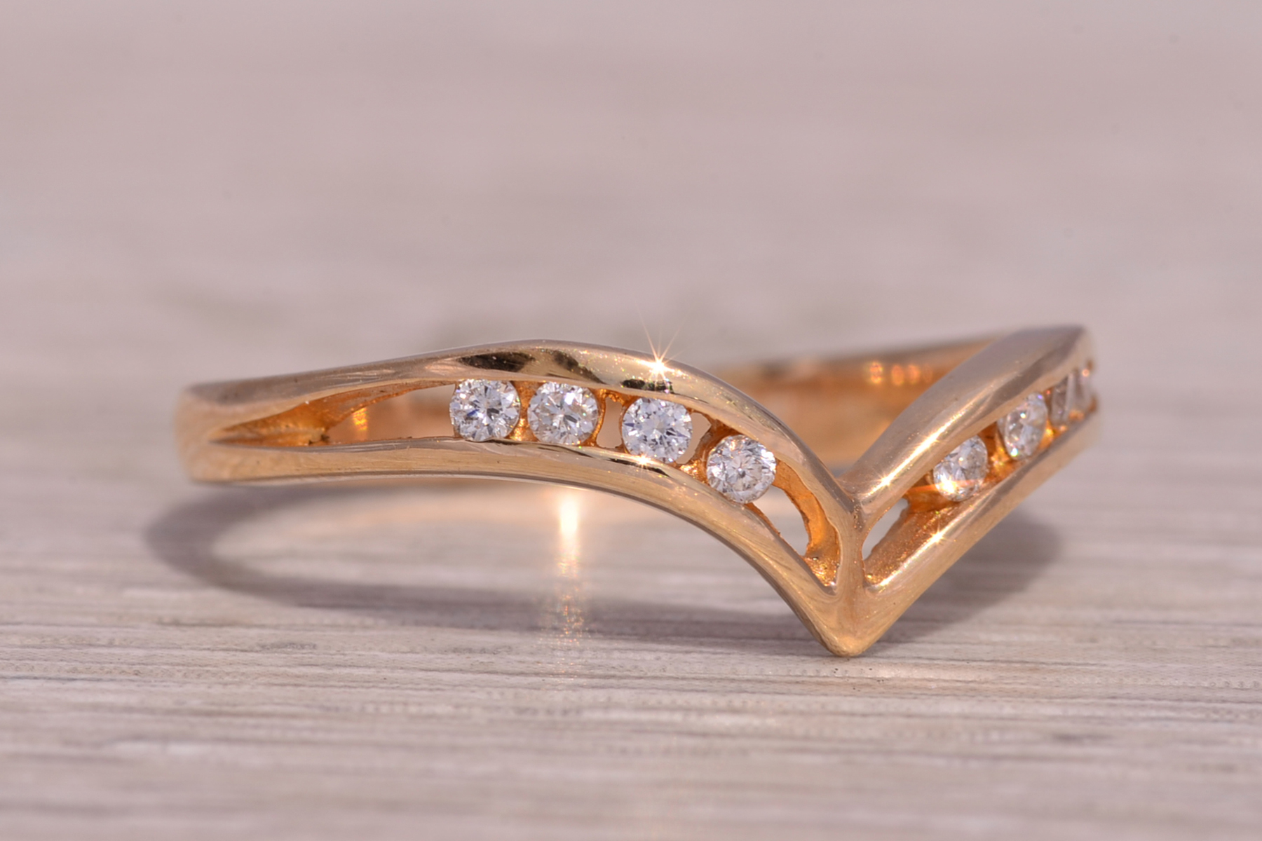 The Elegant Contour: Natural Diamond Ring in Yellow Gold - Image 6