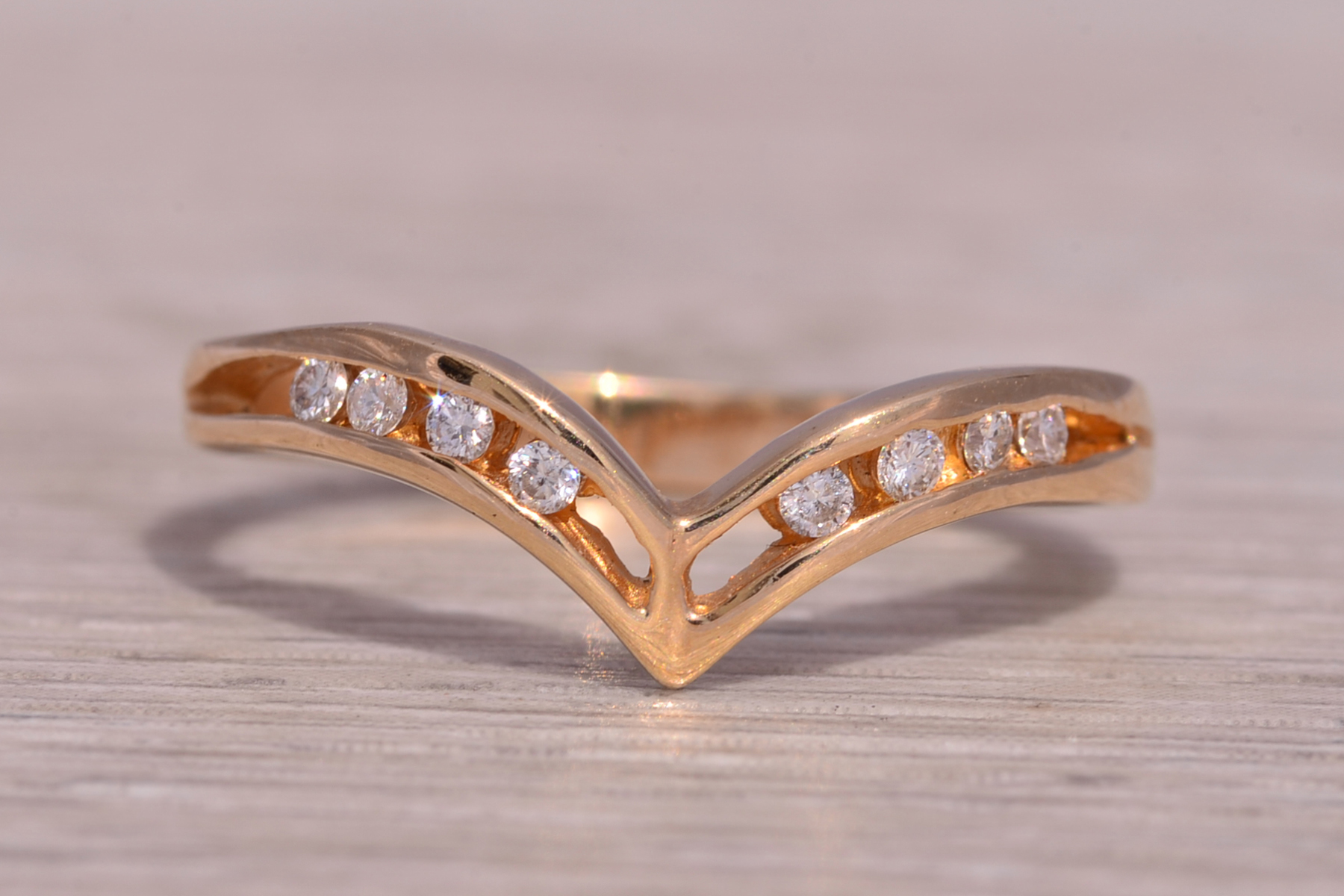 The Elegant Contour: Natural Diamond Ring in Yellow Gold - Image 7