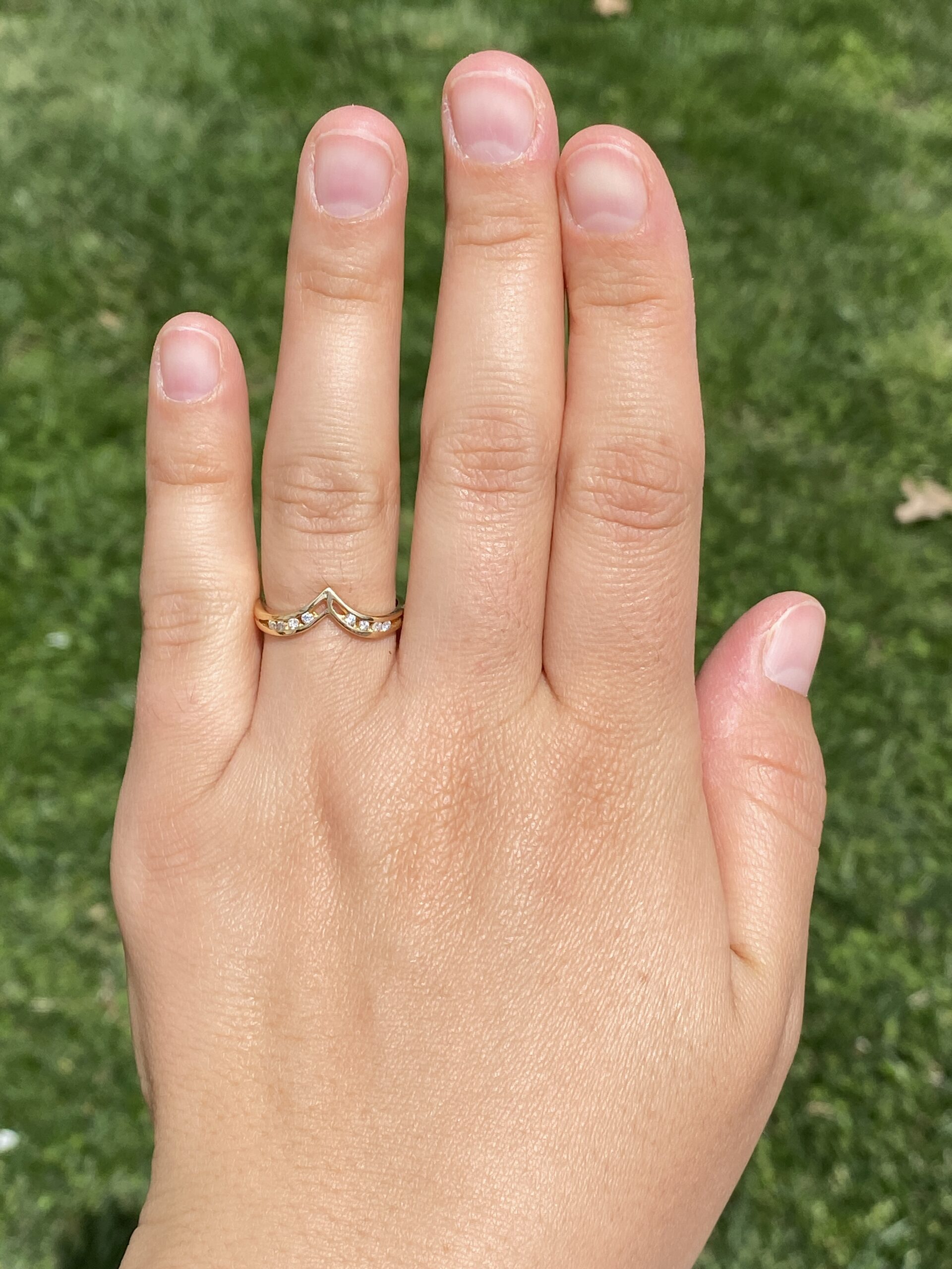 The Elegant Contour: Natural Diamond Ring in Yellow Gold - Image 8