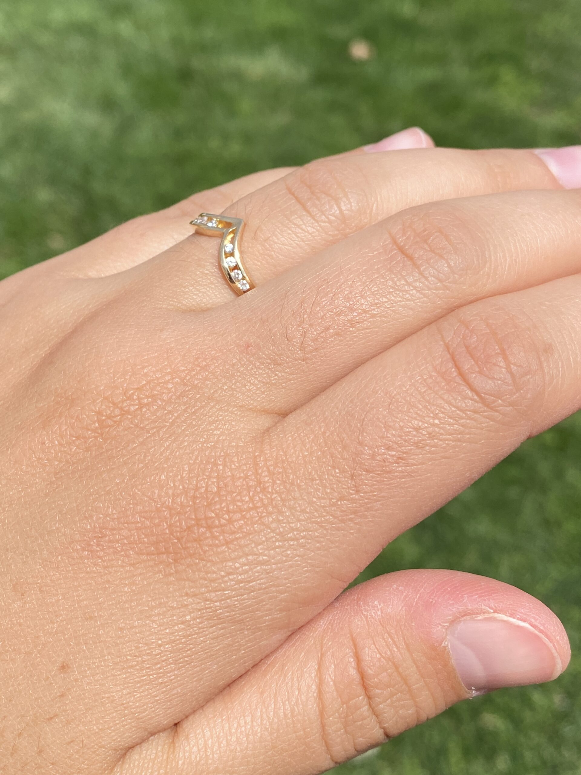 The Elegant Contour: Natural Diamond Ring in Yellow Gold - Image 9