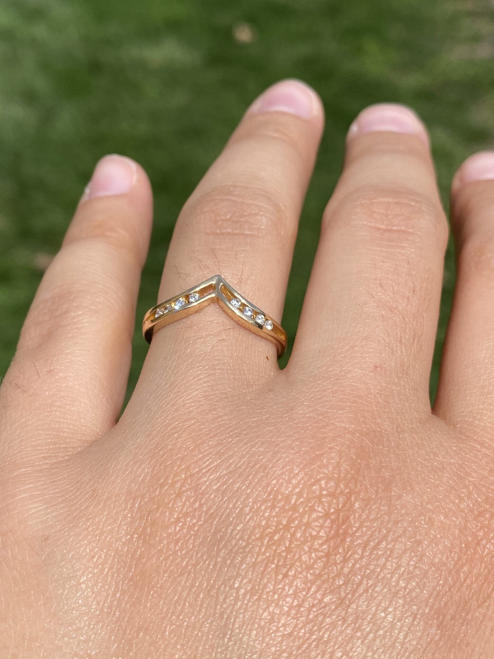 The Elegant Contour: Natural Diamond Ring in Yellow Gold - Image 10
