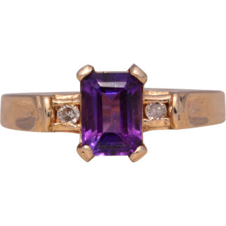 The Amethyst Radiance: Amethyst and Natural Diamond Ring in Yellow Gold