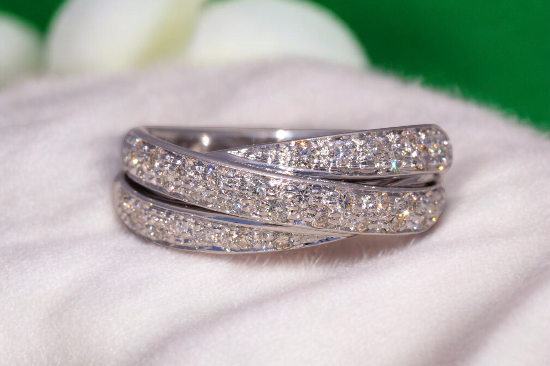 The Milano Twist: Italian Diamond Crossover Ring in White Gold - Image 11