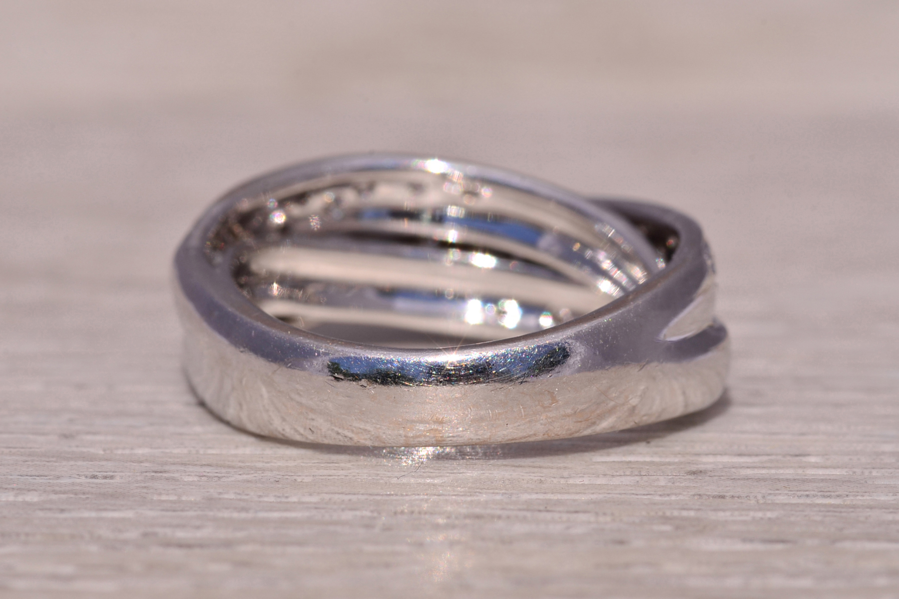 The Milano Twist: Italian Diamond Crossover Ring in White Gold - Image 5
