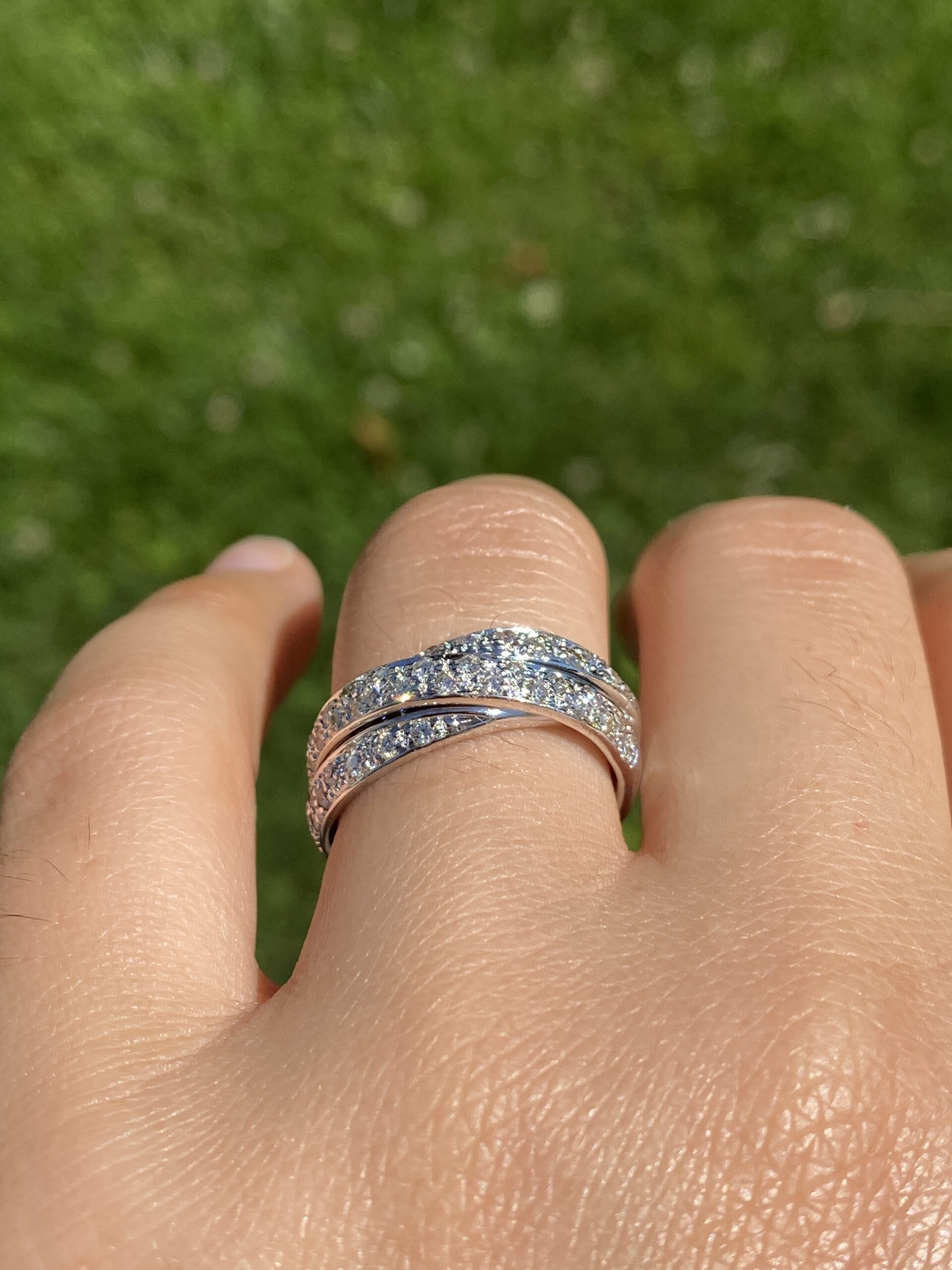 The Milano Twist: Italian Diamond Crossover Ring in White Gold - Image 10