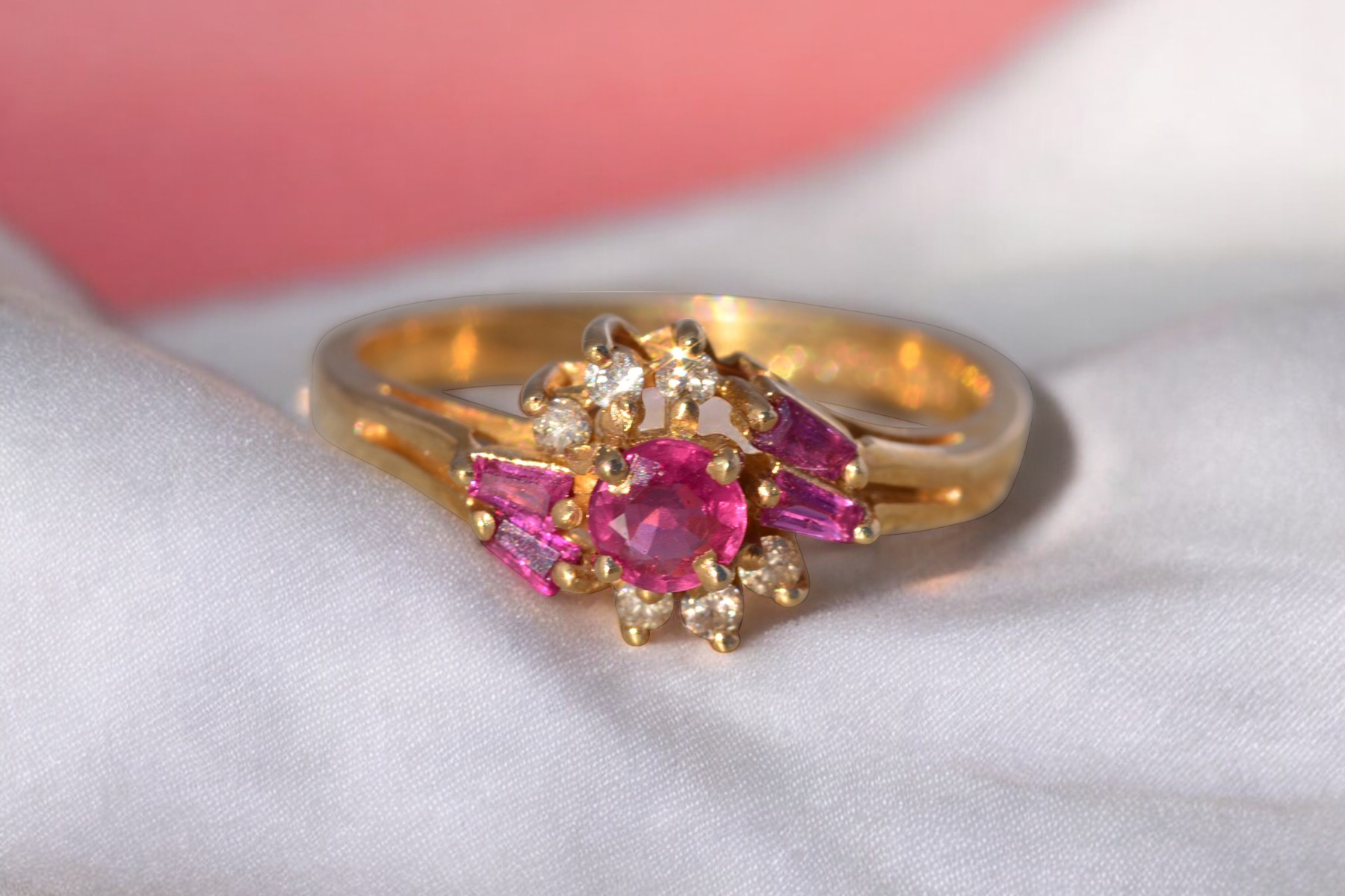 The Rosette Burst: Ruby and Diamond Ring in Yellow Gold - Image 10