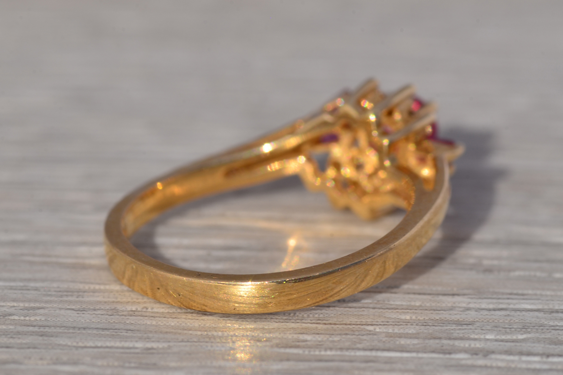 The Rosette Burst: Ruby and Diamond Ring in Yellow Gold - Image 5