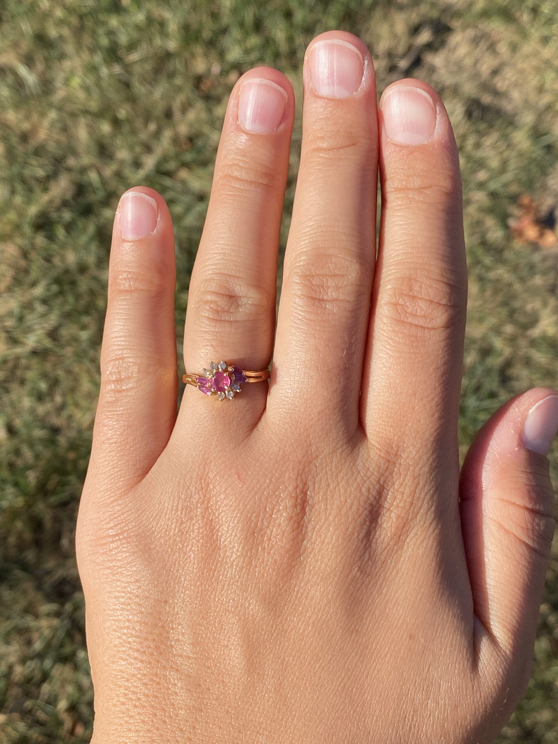 The Rosette Burst: Ruby and Diamond Ring in Yellow Gold - Image 7