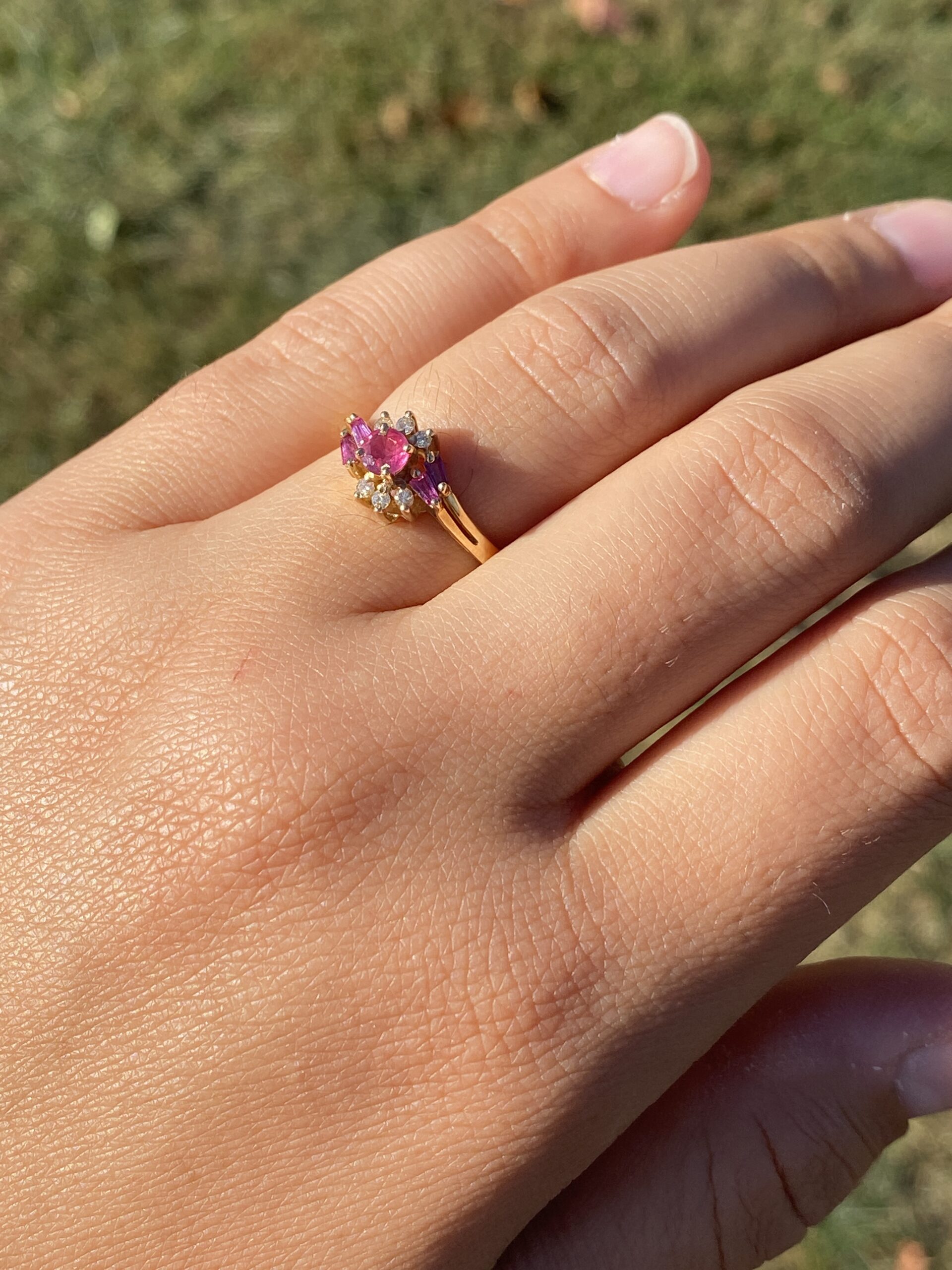 The Rosette Burst: Ruby and Diamond Ring in Yellow Gold - Image 8
