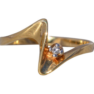 The Golden Sweep: Vintage Diamond Ring in 14k Yellow Gold