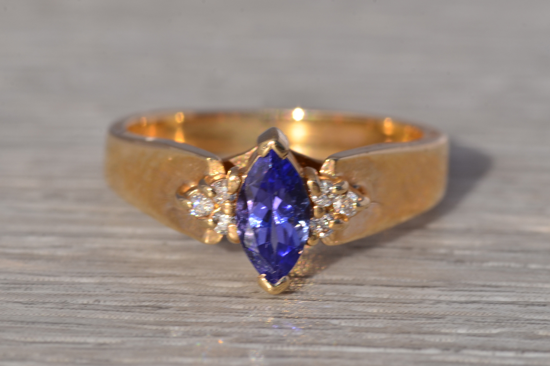 The Twilight: Tanzanite and Diamond Ring in Yellow Gold - Image 2