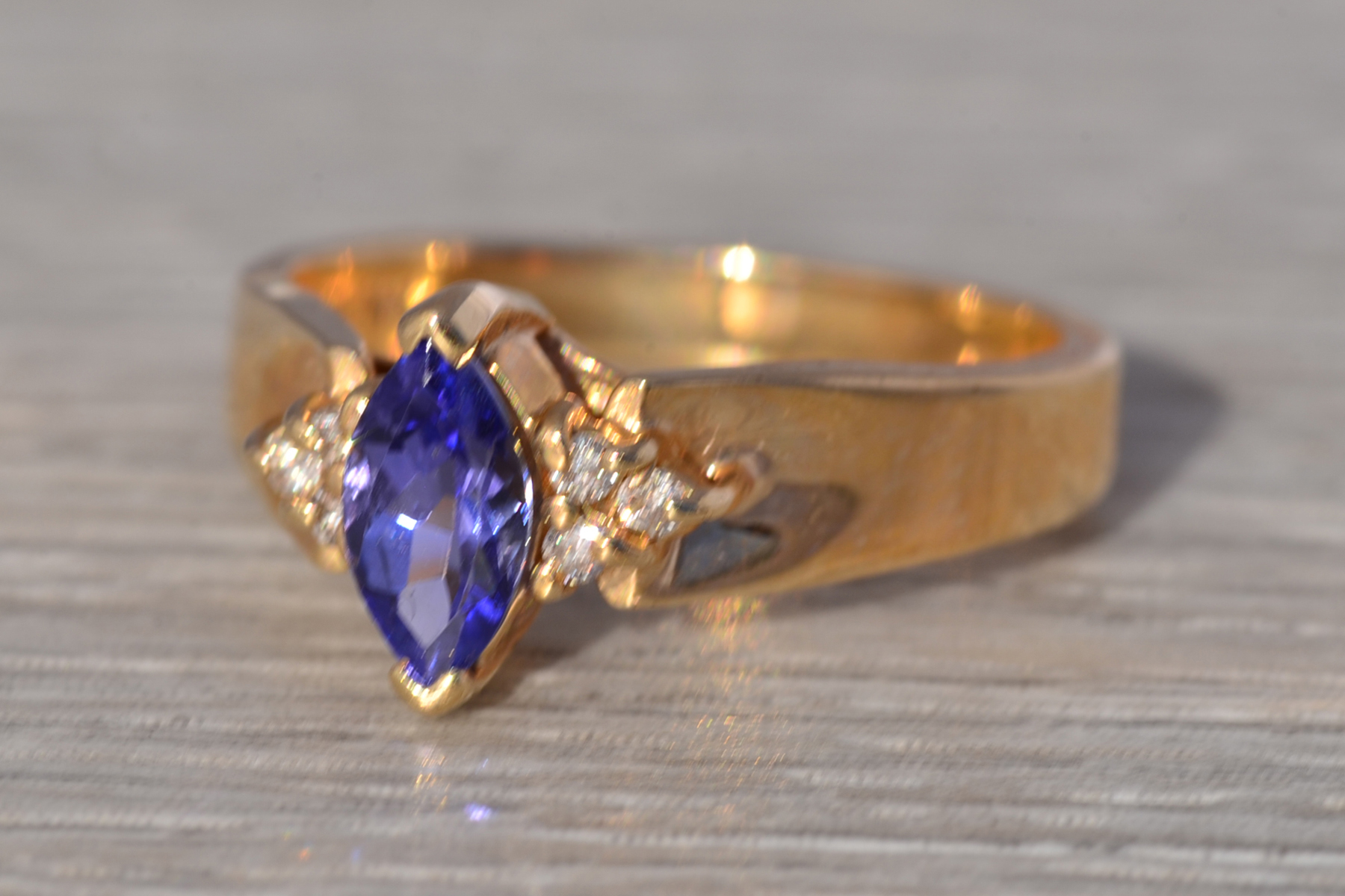 The Twilight: Tanzanite and Diamond Ring in Yellow Gold - Image 3