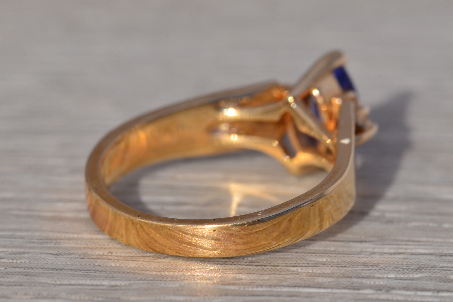 The Twilight: Tanzanite and Diamond Ring in Yellow Gold - Image 5