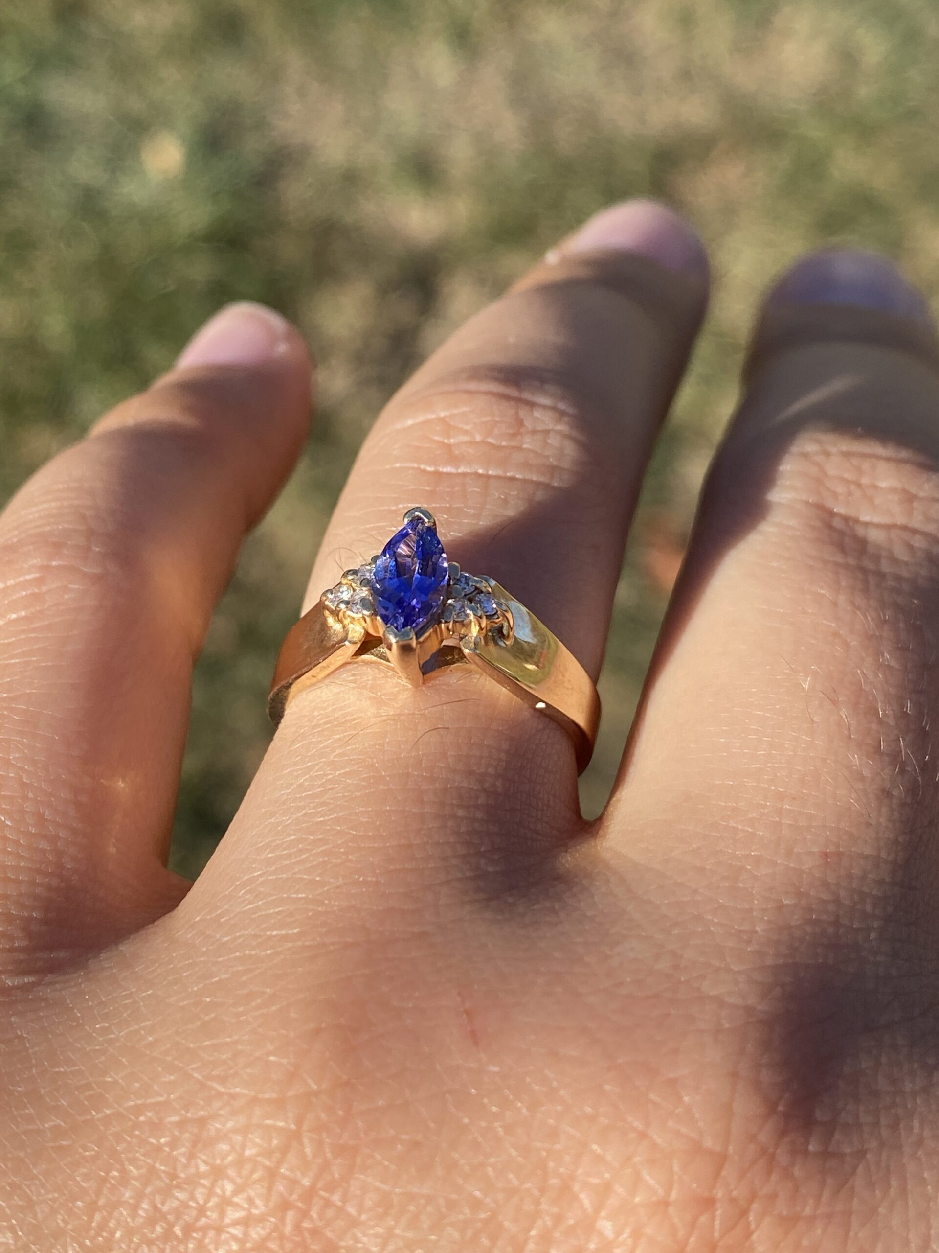 The Twilight: Tanzanite and Diamond Ring in Yellow Gold - Image 10