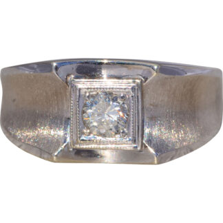 The Modern Heirloom: Diamond Ring in White Gold