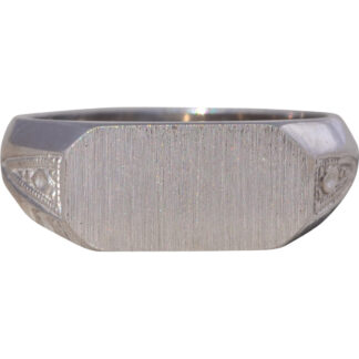 The Refined Minimalism: Engravable Signet Ring in White Gold