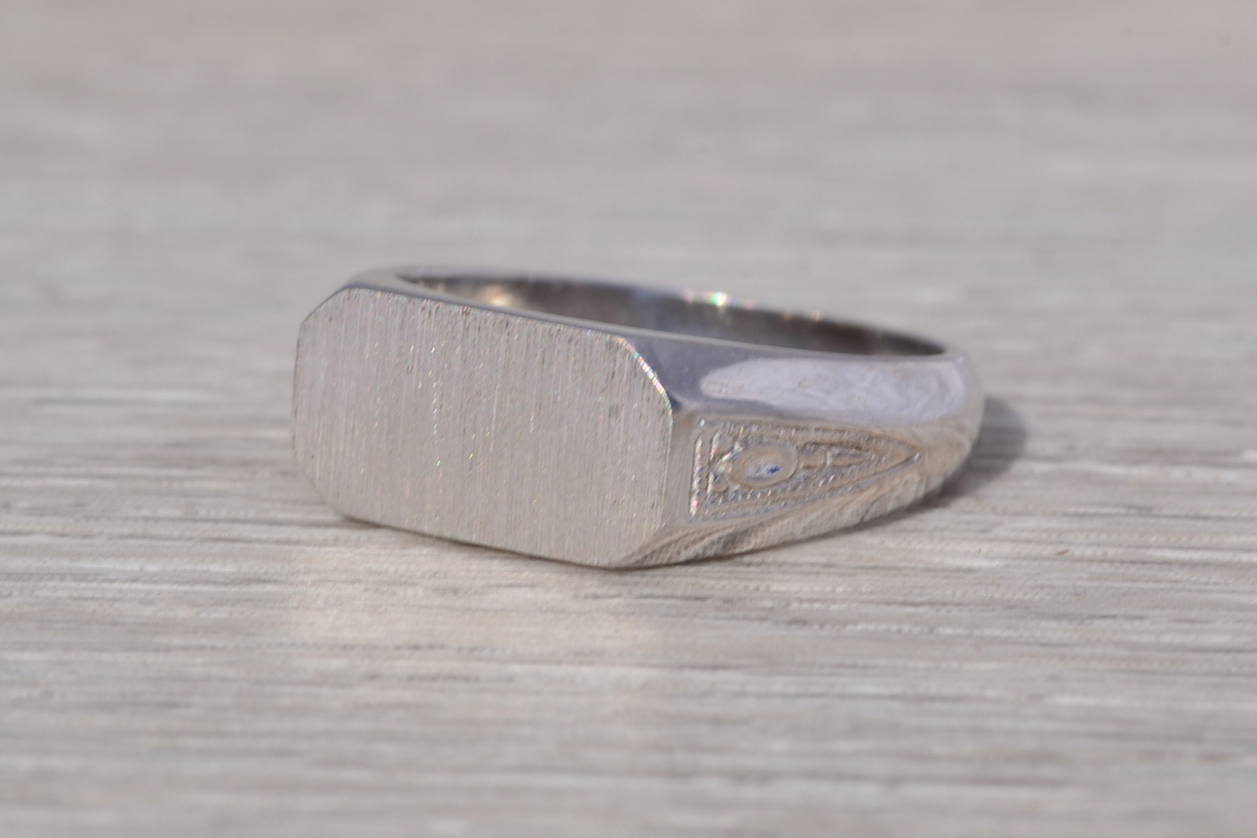 The Refined Minimalism: Engravable Signet Ring in White Gold - Image 3