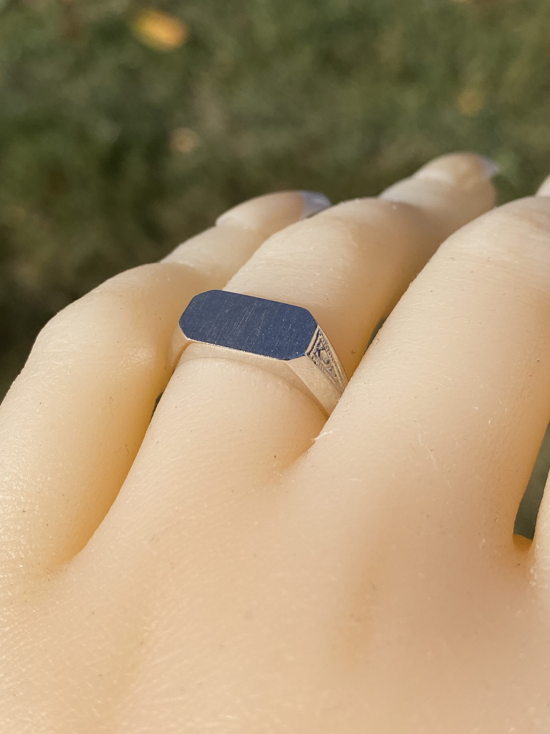 The Refined Minimalism: Engravable Signet Ring in White Gold - Image 11