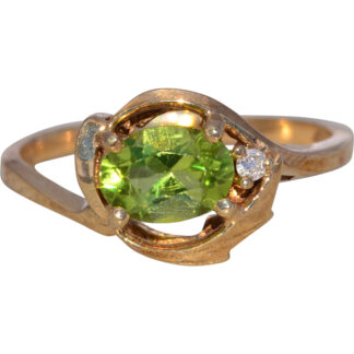 The Verdant Glow: Peridot and Diamond Ring in Yellow Gold