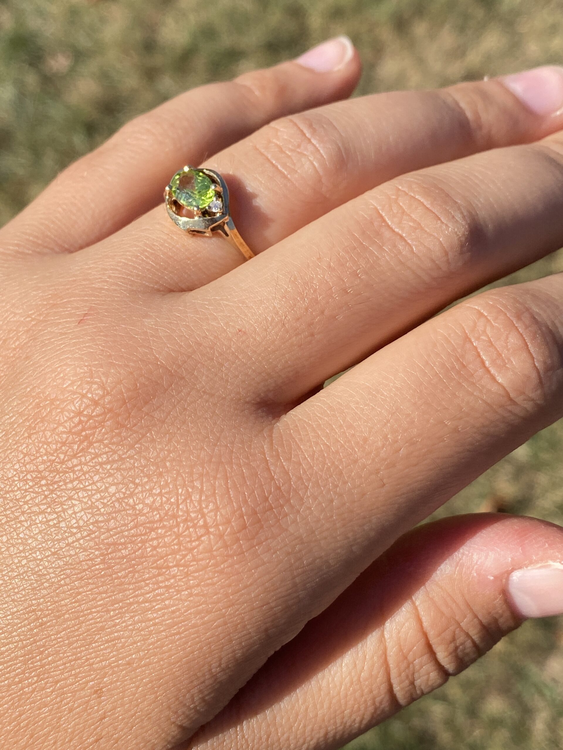 The Verdant Glow: Peridot and Diamond Ring in Yellow Gold - Image 9