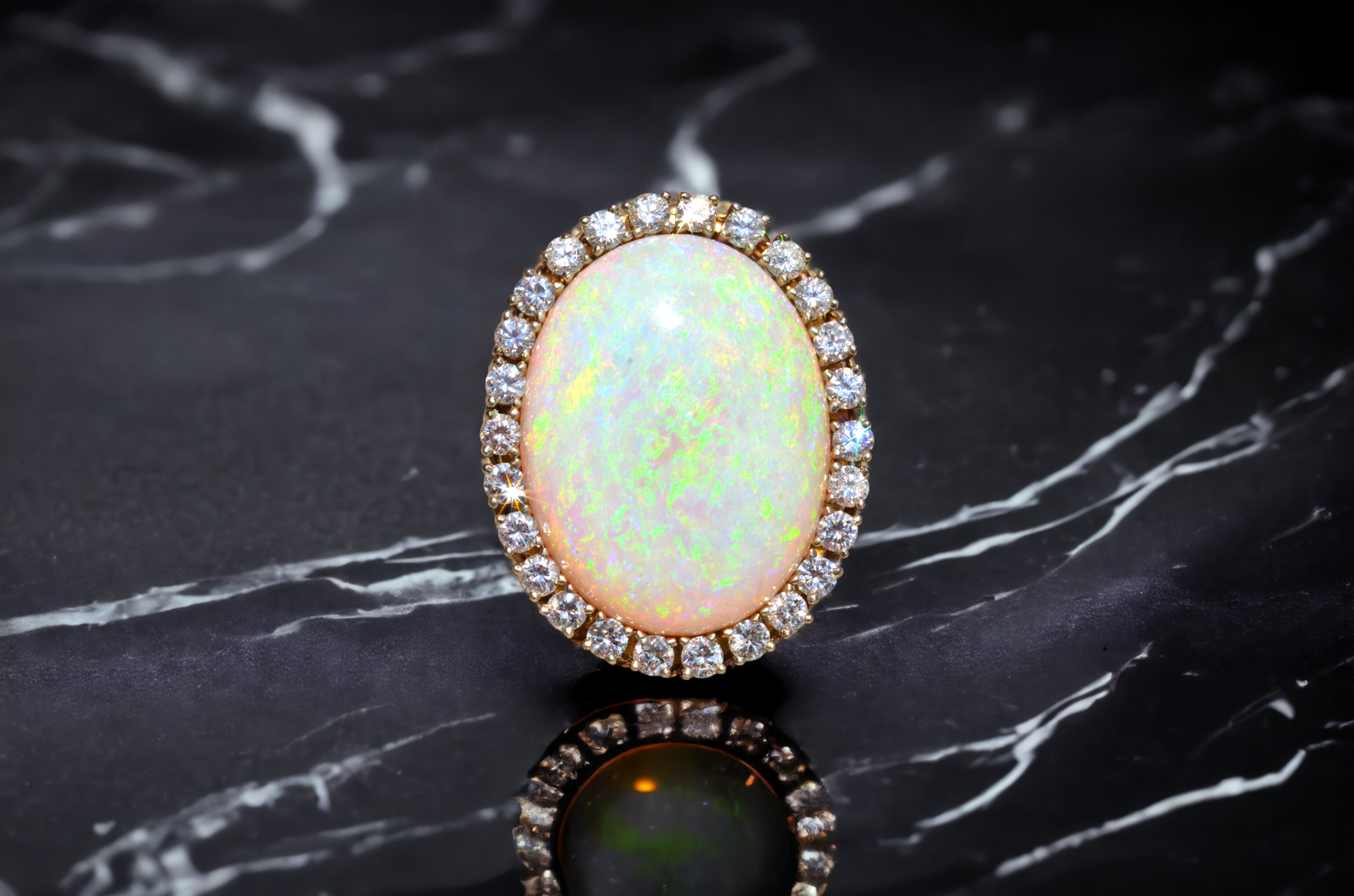 The Lilly: Impressive 14 karat yellow and white gold ring set with a 22 carat Australian opal and diamonds - Image 11
