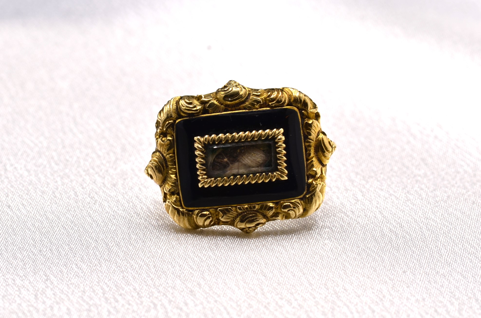 The 46th Street: Georgian Mourning Brooch with Black Enamel - Image 2