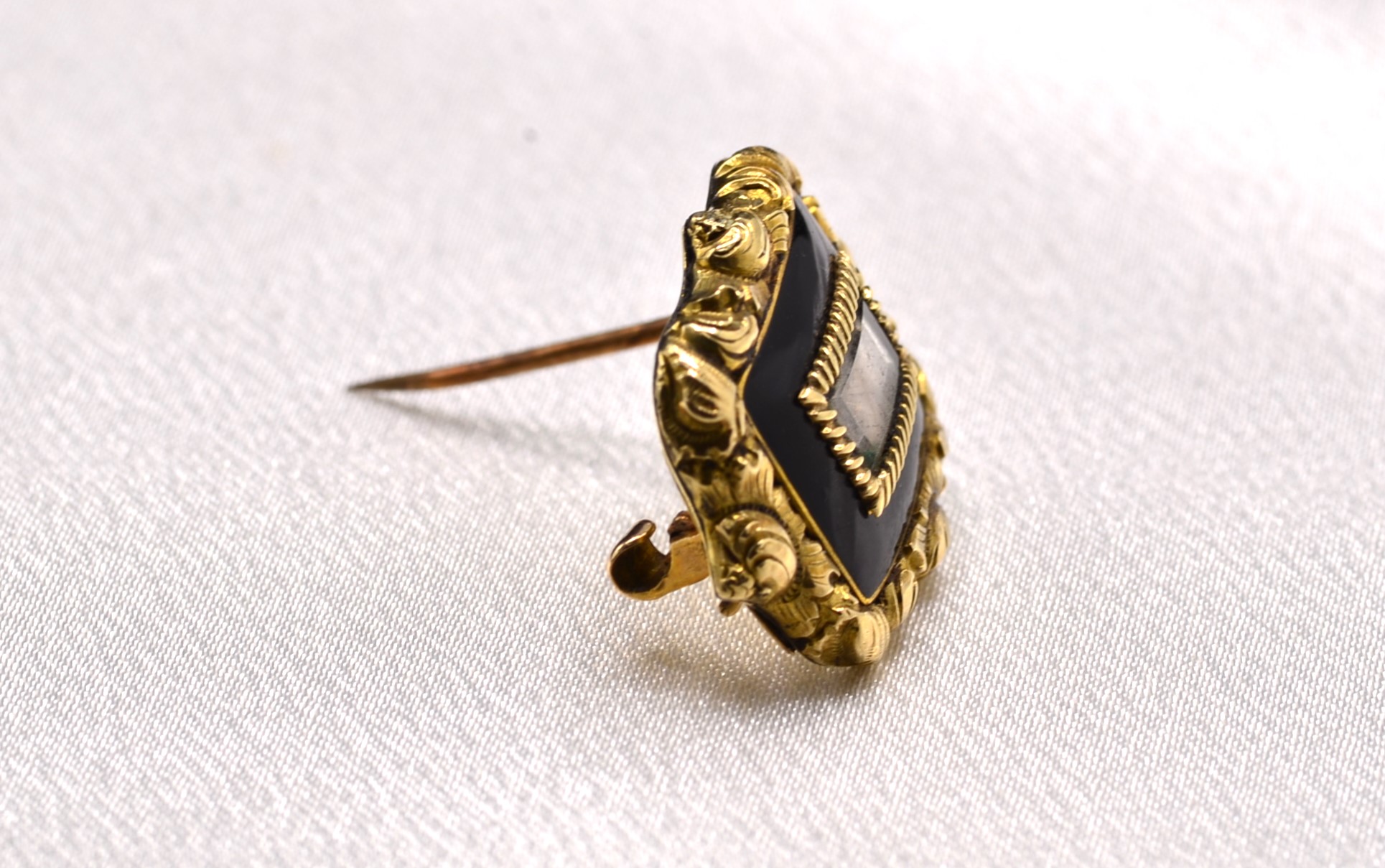 The 46th Street: Georgian Mourning Brooch with Black Enamel - Image 3