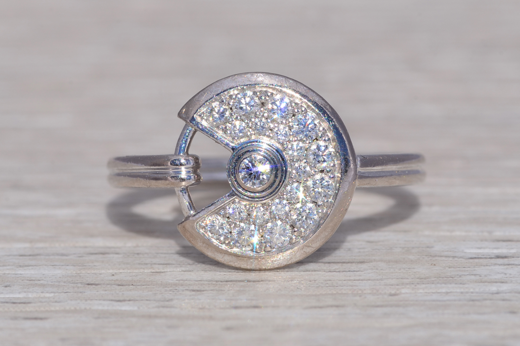 The Amulette Elegance: Cartier Amulette Ring in 18 Karat White Gold - Image 2