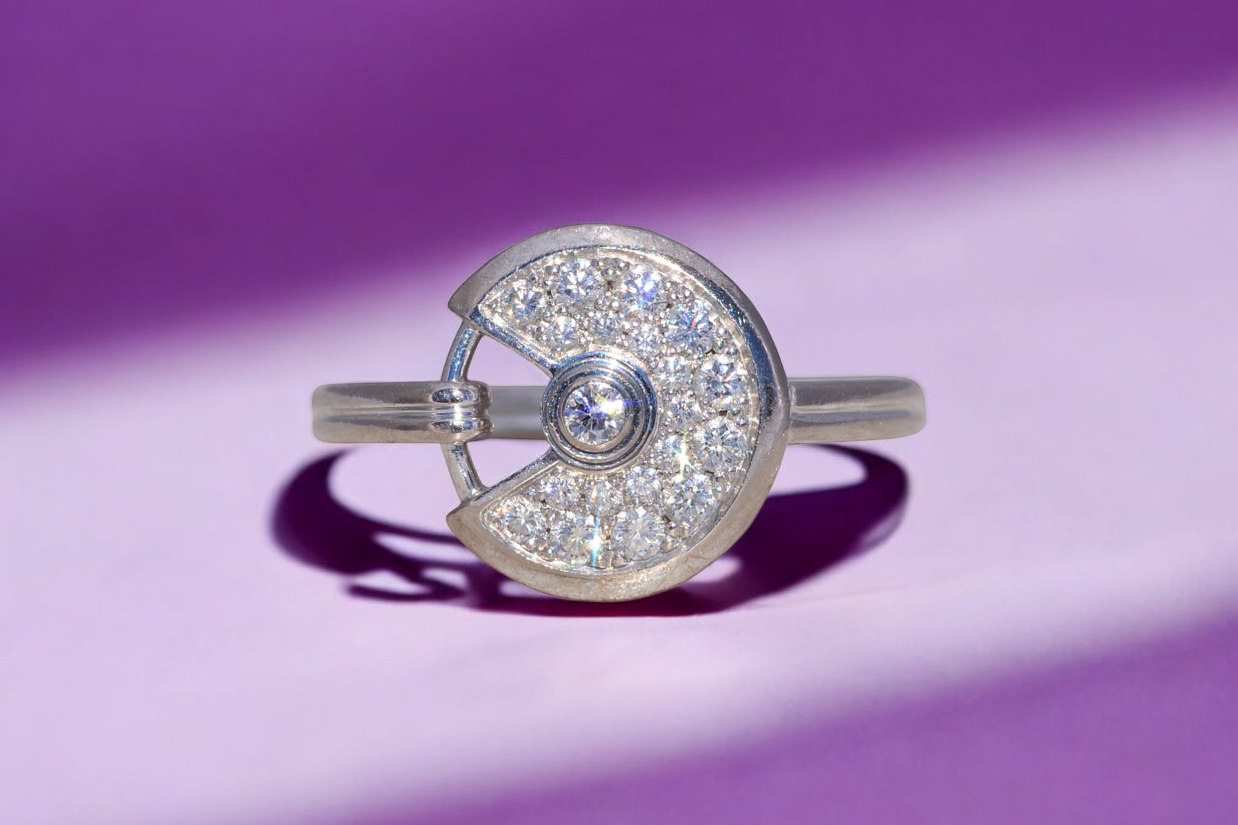 The Amulette Elegance: Cartier Amulette Ring in 18 Karat White Gold - Image 11