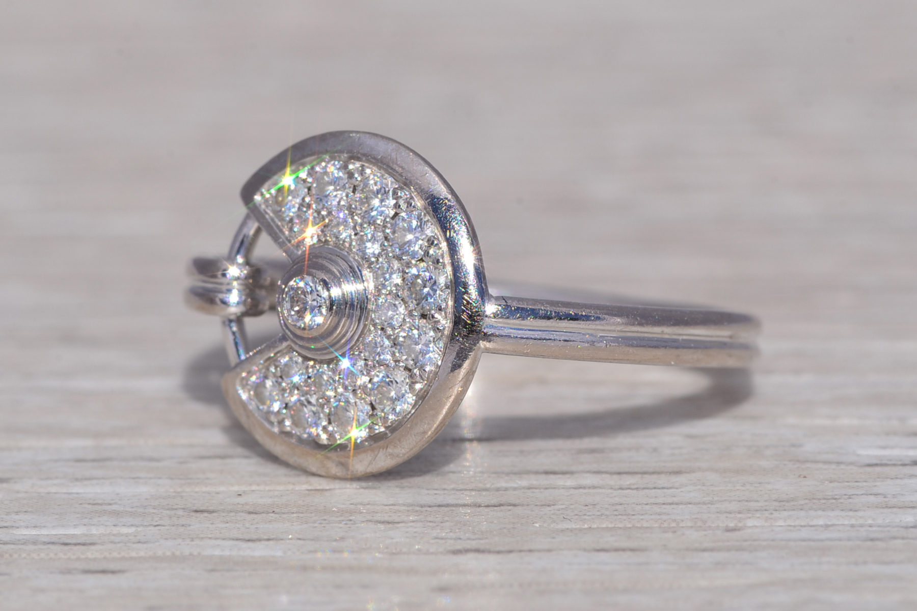 The Amulette Elegance: Cartier Amulette Ring in 18 Karat White Gold - Image 3