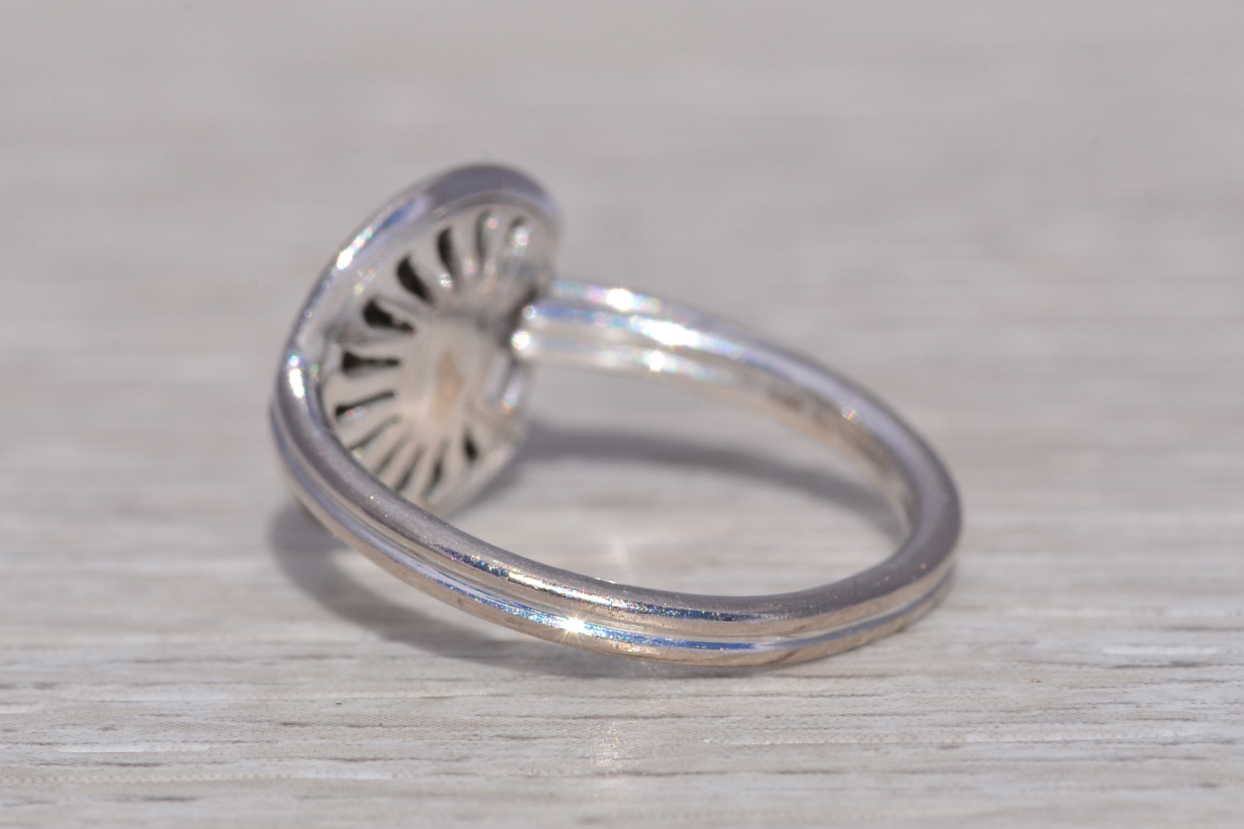 The Amulette Elegance: Cartier Amulette Ring in 18 Karat White Gold - Image 4