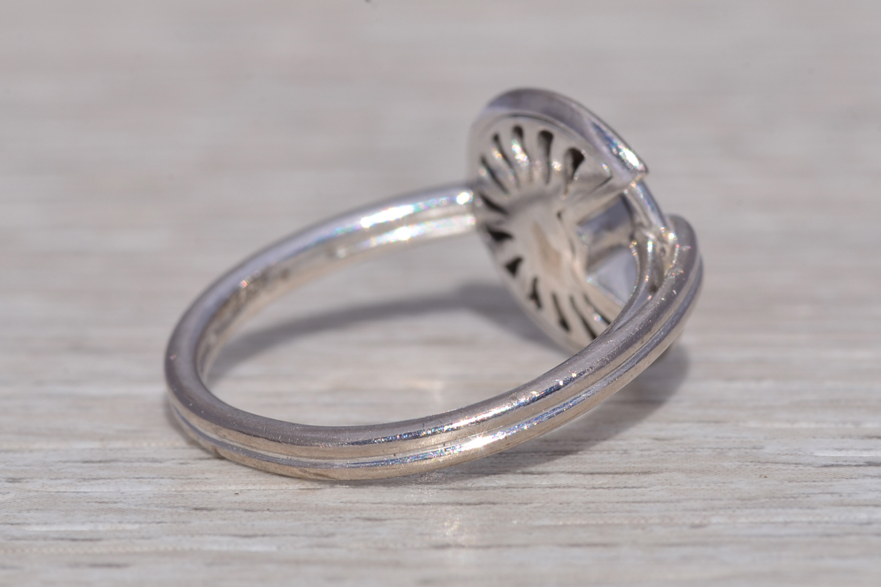 The Amulette Elegance: Cartier Amulette Ring in 18 Karat White Gold - Image 5