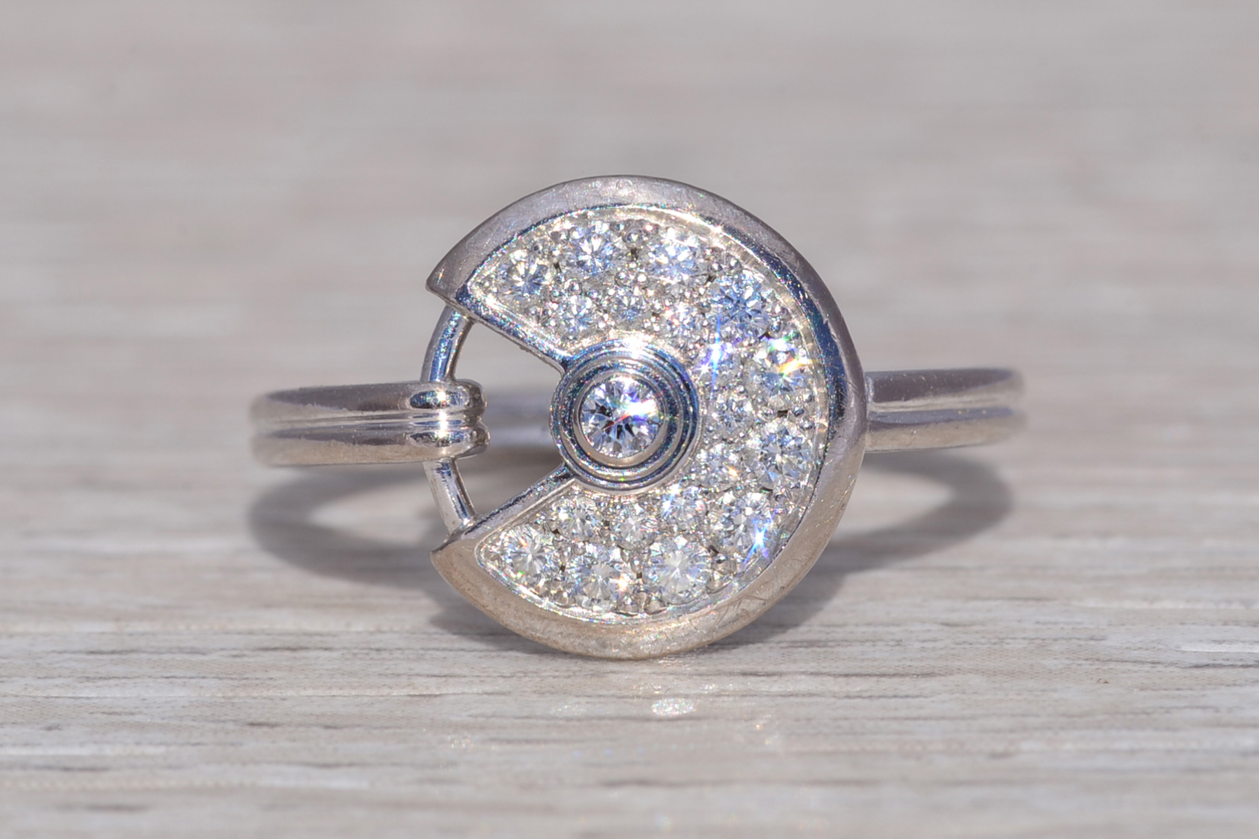 The Amulette Elegance: Cartier Amulette Ring in 18 Karat White Gold - Image 7