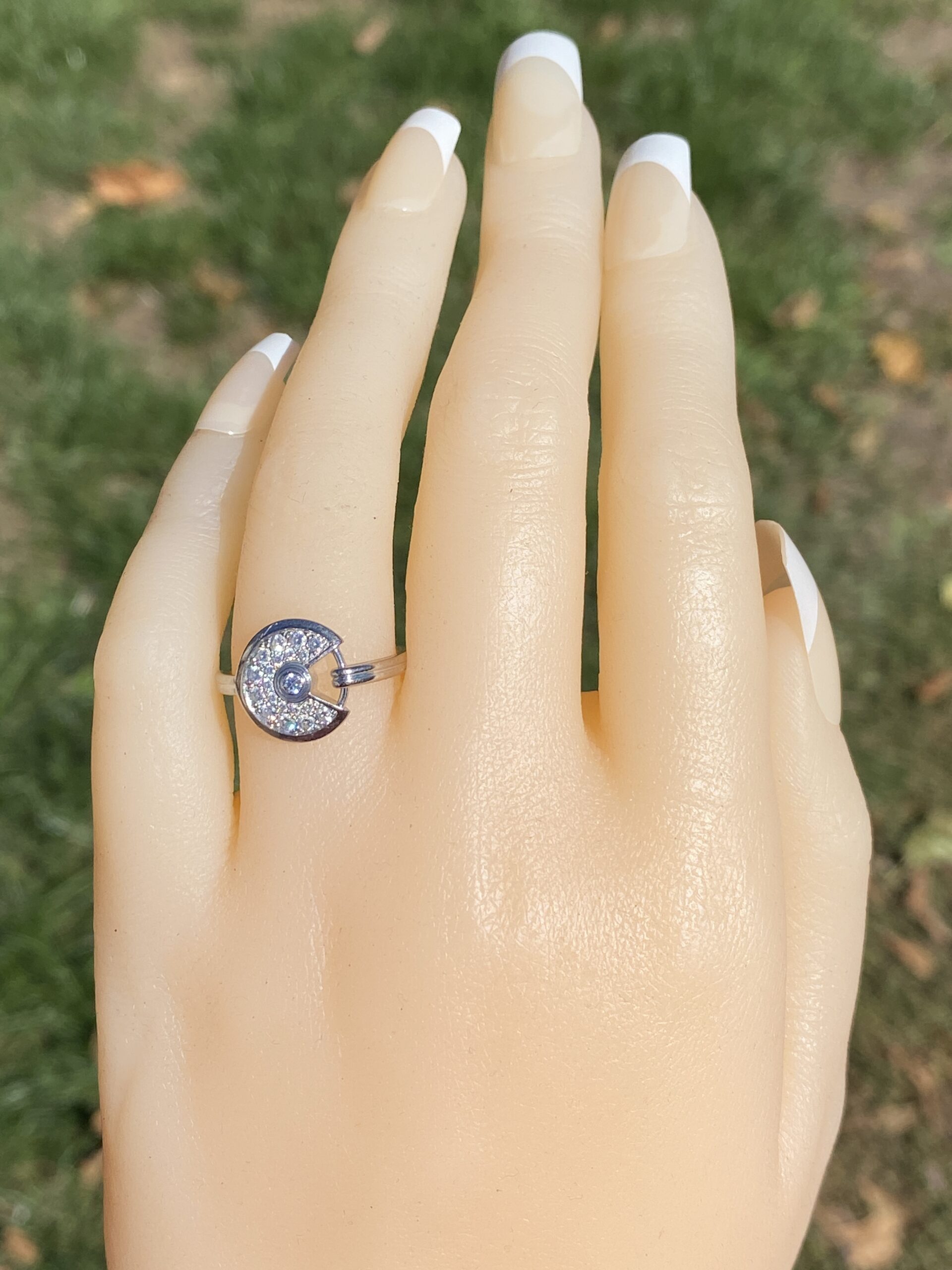 The Amulette Elegance: Cartier Amulette Ring in 18 Karat White Gold - Image 8