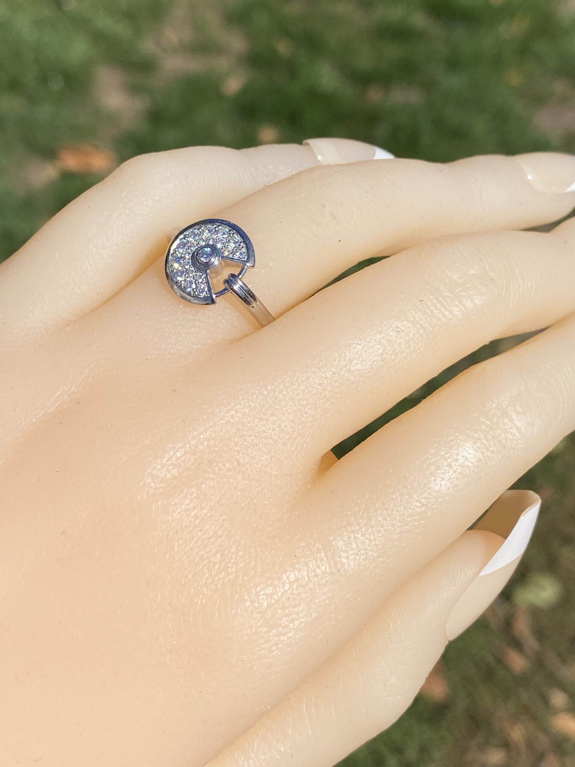 The Amulette Elegance: Cartier Amulette Ring in 18 Karat White Gold - Image 9