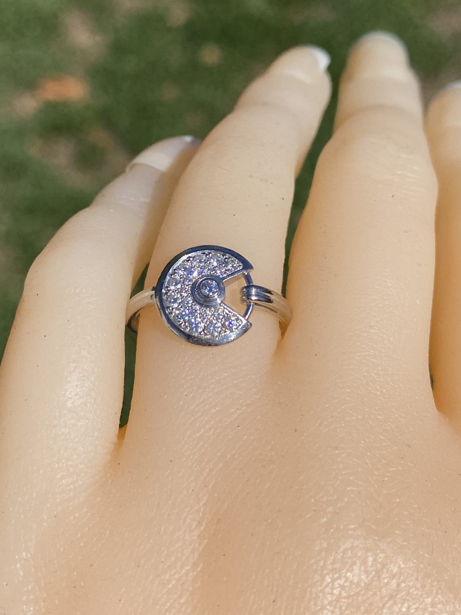 The Amulette Elegance: Cartier Amulette Ring in 18 Karat White Gold - Image 10