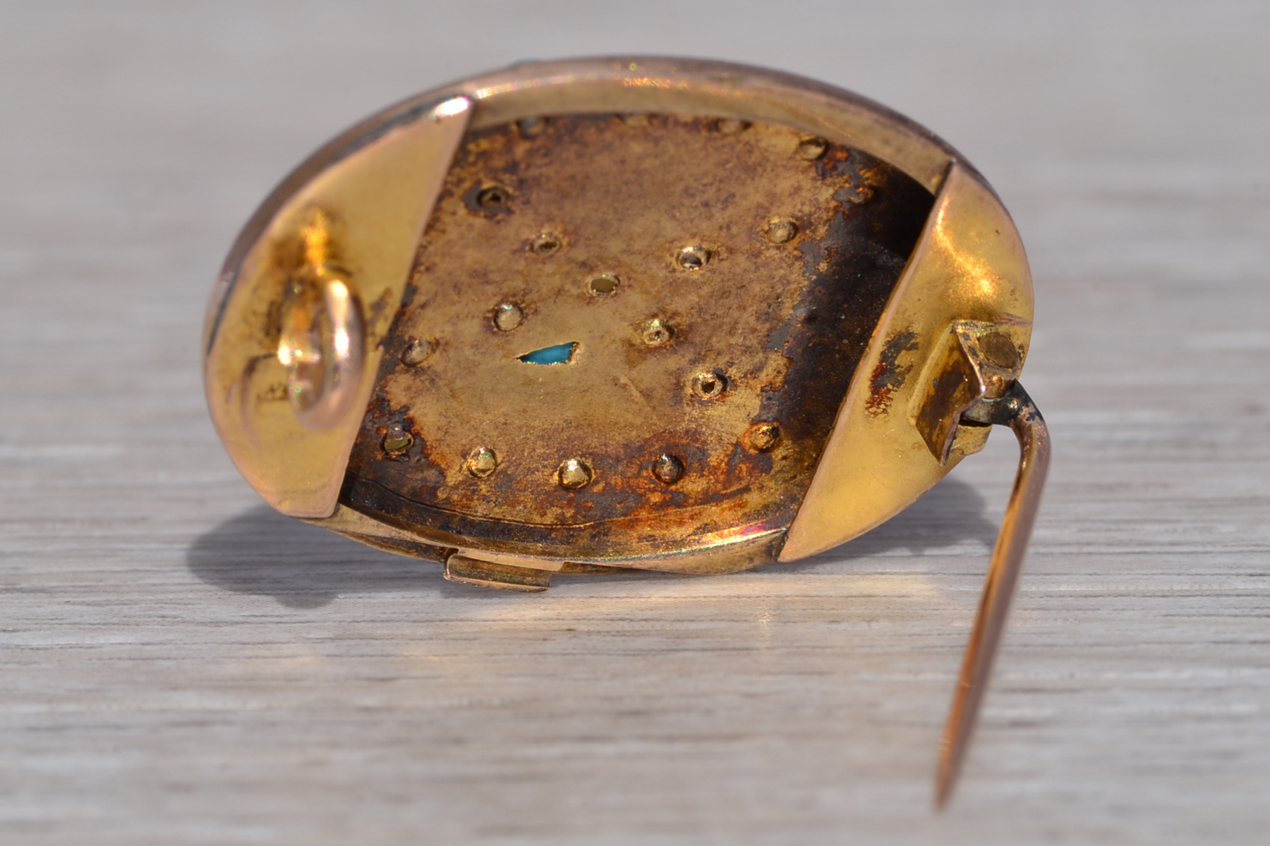 The Victorian Elegance: Antique Turquoise and Pearl Brooch in Yellow Gold - Image 4