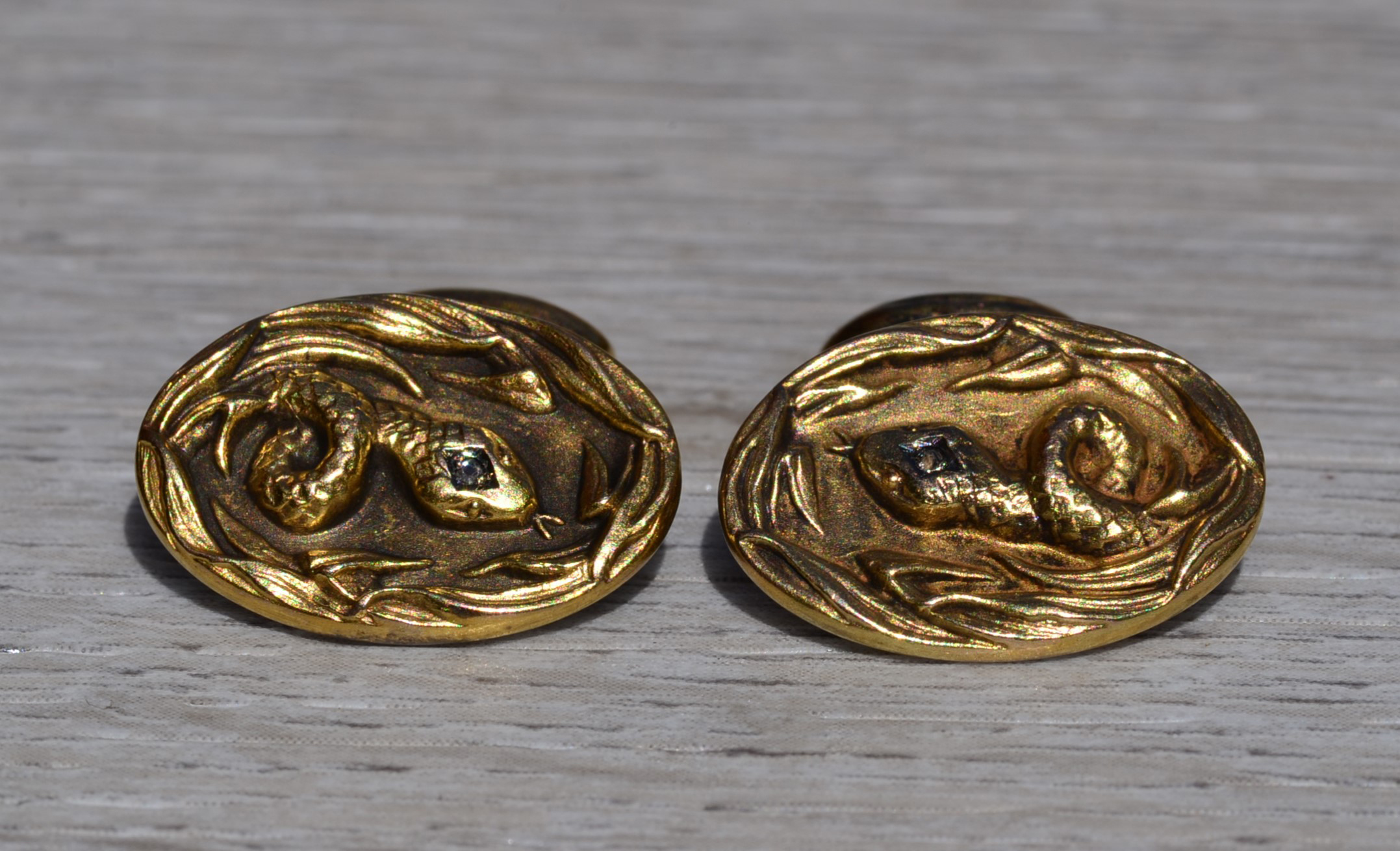 The Hawlings: Men's Yellow Gold and Gold Filled Serpent Cuff Links - Image 3