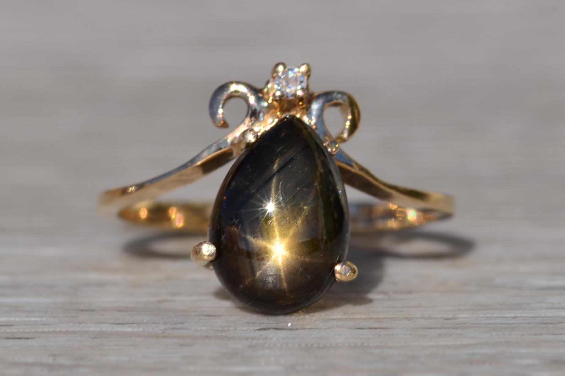 SOLD - Ladies Vintage Black Star Sapphire Ring in Yellow Gold - Image 7