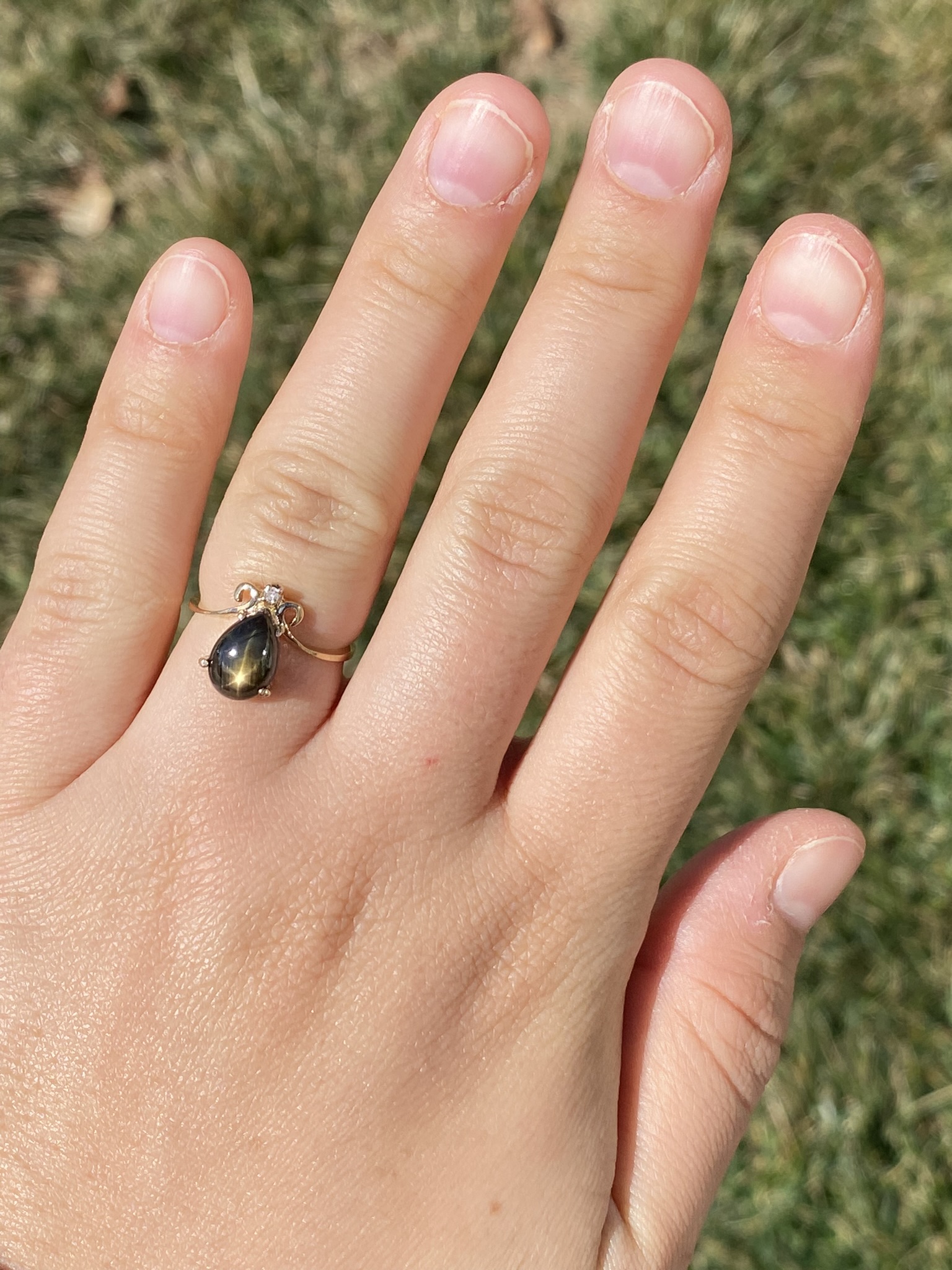SOLD - Ladies Vintage Black Star Sapphire Ring in Yellow Gold - Image 8