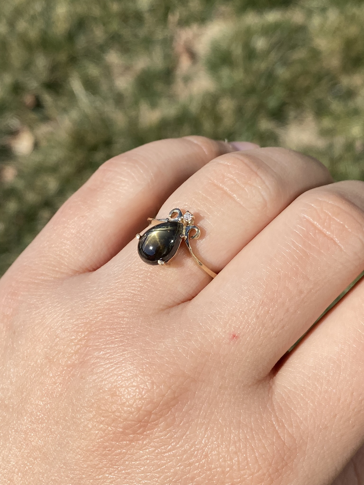 SOLD - Ladies Vintage Black Star Sapphire Ring in Yellow Gold - Image 9
